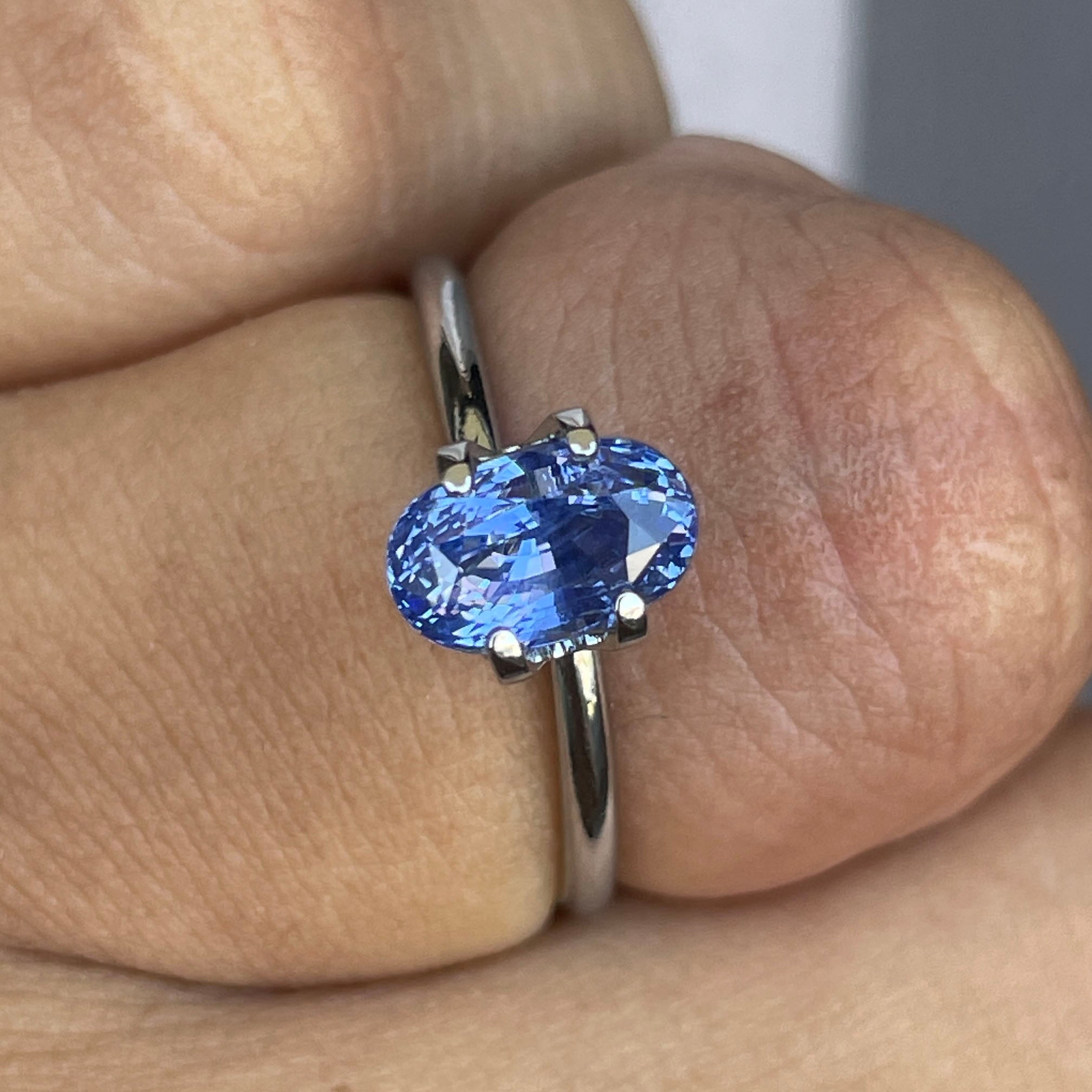NATURAL BLUE SAPPHIRE OVAL 2.12