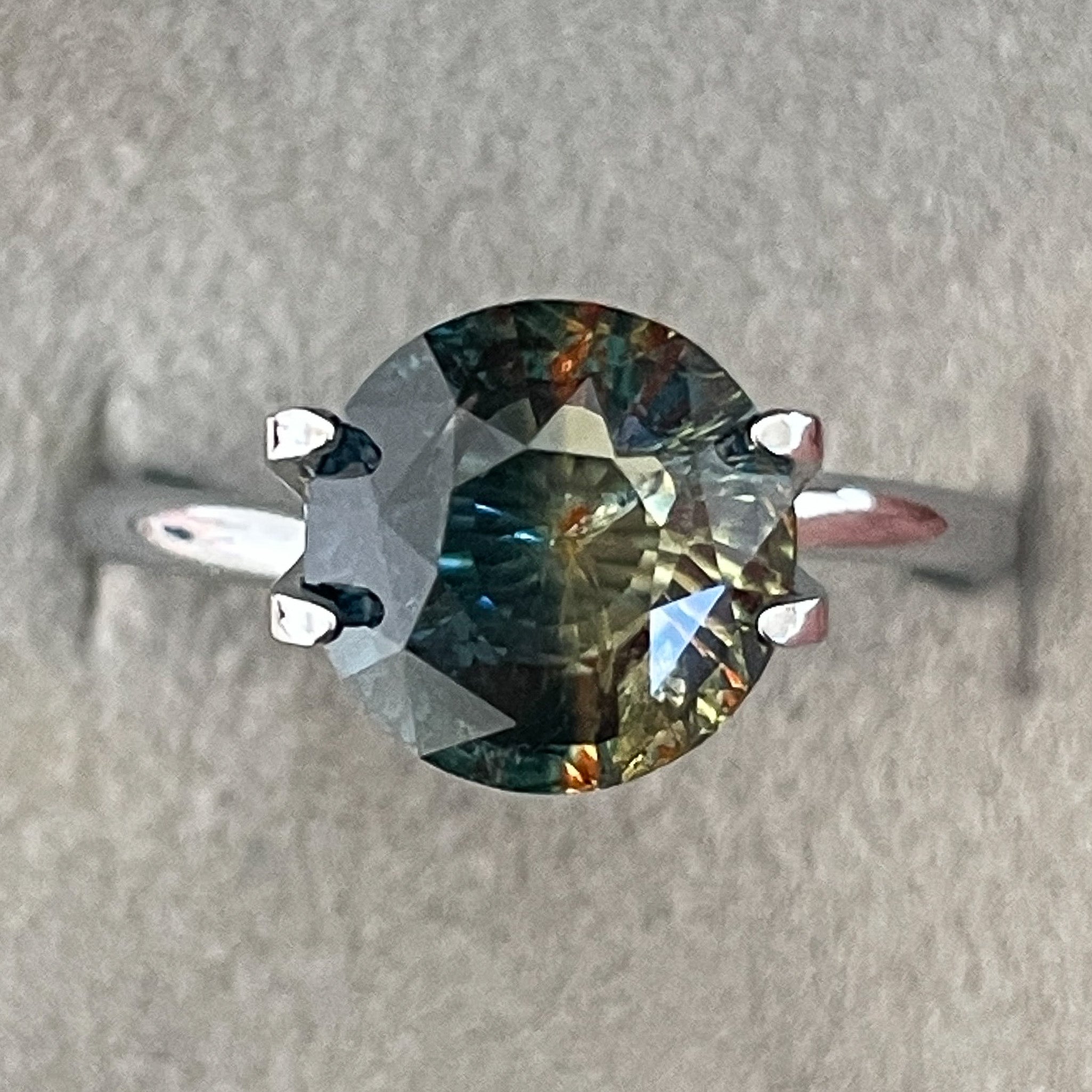 Teal natural bi-color sapphire, 3.70 Ct round cut loose gemstone by NASHGEMS, ideal for engagement or custom jewelry.