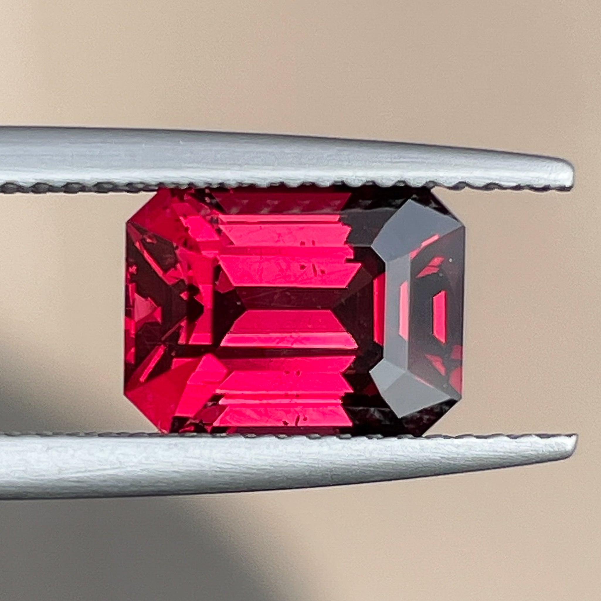 Grenat pyrope almandin naturel rouge profond de 3,38 Ct, pierre précieuse en vrac taillée en émeraude, idéale pour les bagues de fiançailles, par NASHGEMS.