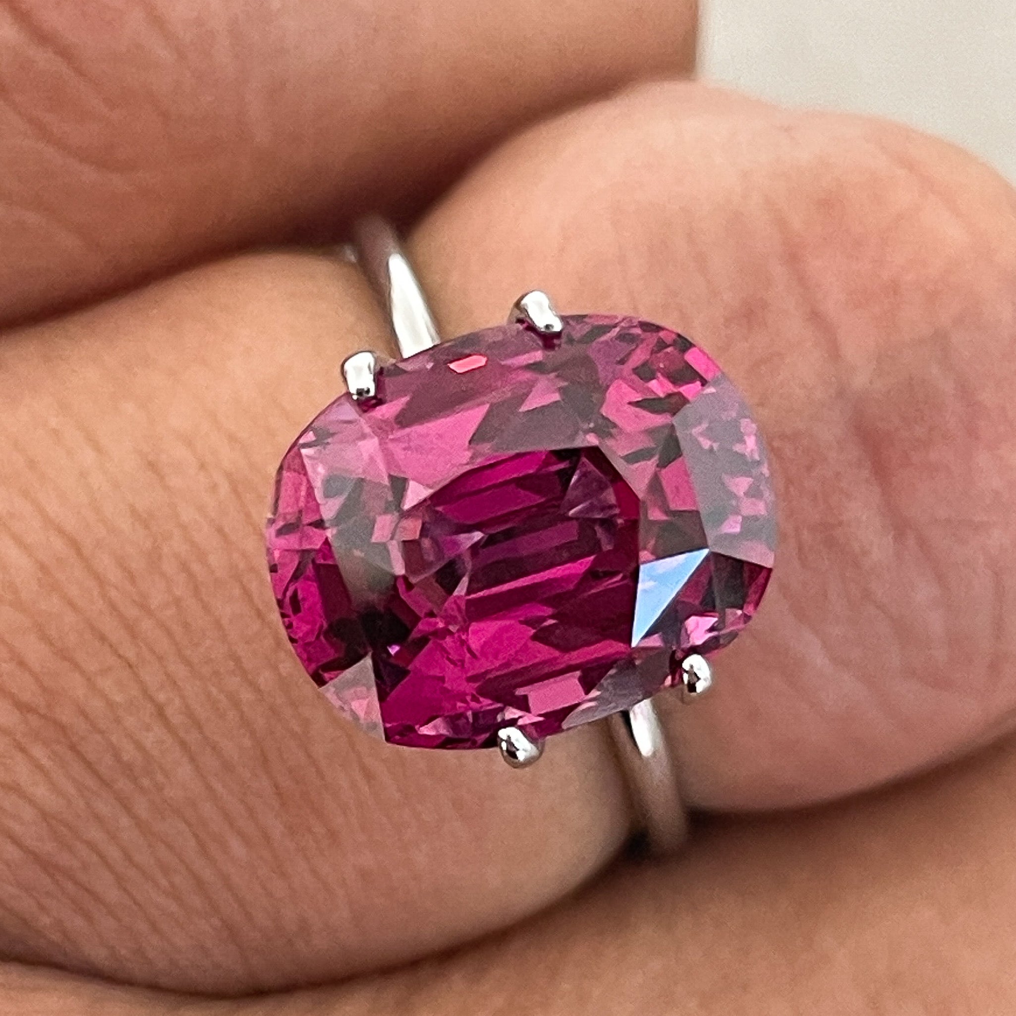 Natural Rhodolite Garnet 7.07 Ct oval cut with raspberry red color, VVS clarity, loose gemstone for engagement rings.