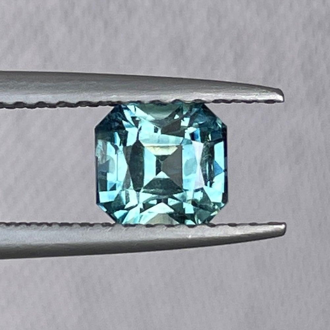 Saphir vert sarcelle 1,13 carat taille octogone, pierre précieuse détachée de NASHGEMS, idéale pour bagues de fiançailles ou pendentifs.