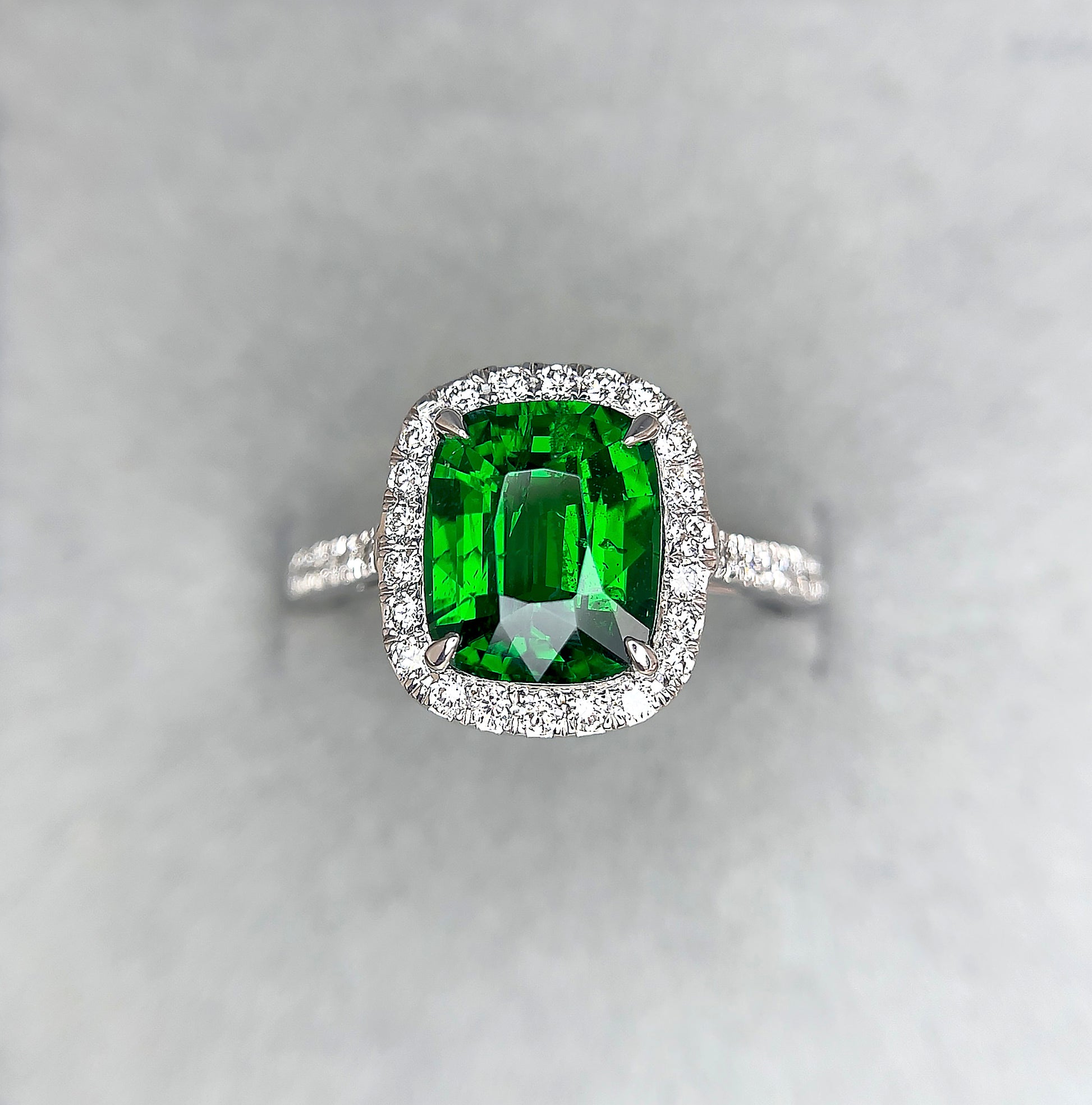 Green Garnet Ring, Garnet Ring 18k White gold, tsavorite garnet ring, unique ring, gift for her, Anniversary, Green Gemstone Engagement ring