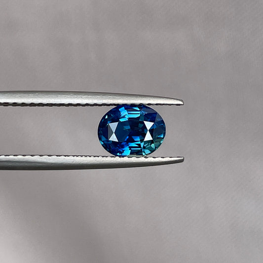 Teal sapphire, 1.35 crt blue lagoon Natural teal sapphire. loose Gemstone for Ring Making