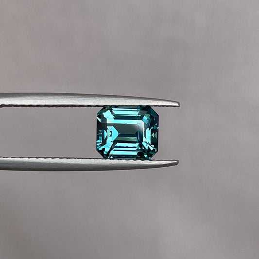 Teal sapphire, 2.00 crt Glacier Bay teal sapphire. Loose stone for ring making. Wedding Engagement Ring