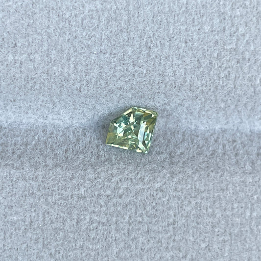 Genuine GREEN SAPPHIRE 0.72 ct 5.00 x 6.60 x 3.50 mm