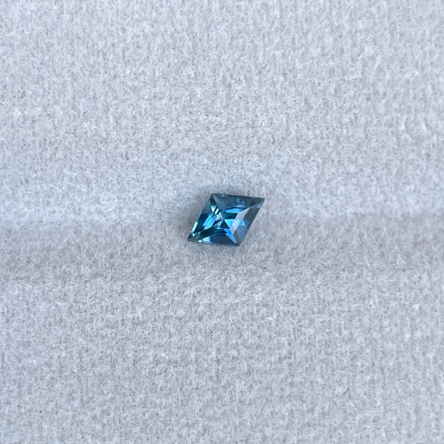 Certified heated Teal Blue kite Cut Sapphire 0.45 Carats 4.00 x 6.10 x 3.30mm - NASHGEMS