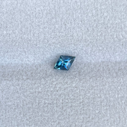 Certified heated Teal Blue kite Cut Sapphire 0.45 Carats 4.00 x 6.10 x 3.30mm - NASHGEMS