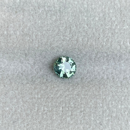 Green sapphire 0.89 crt
