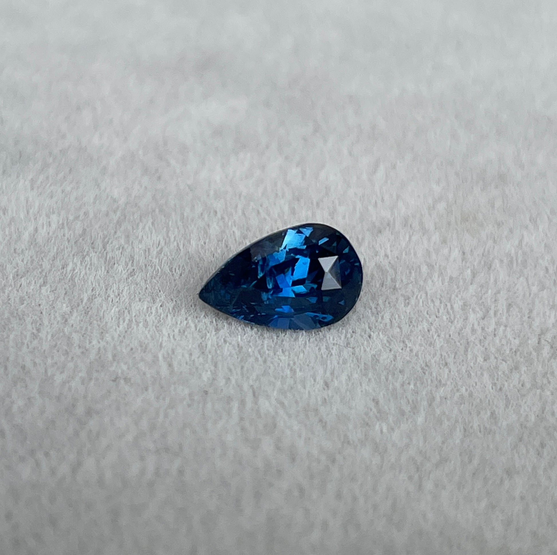 1.34 Carats Natural Blue Sapphire, Loose Gemstone for jewelry making