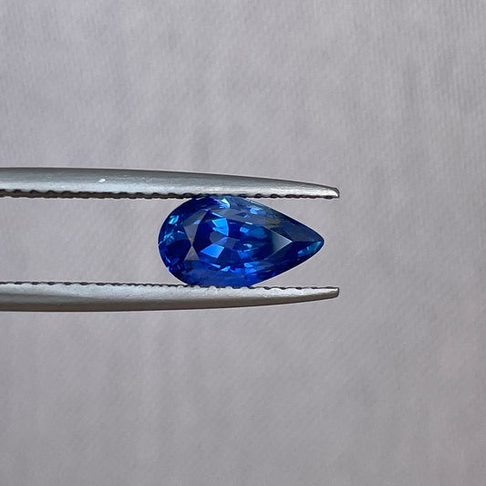 This is a natural royal blue sapphire with a very rare colour and fine clarity. 1.58 crt
