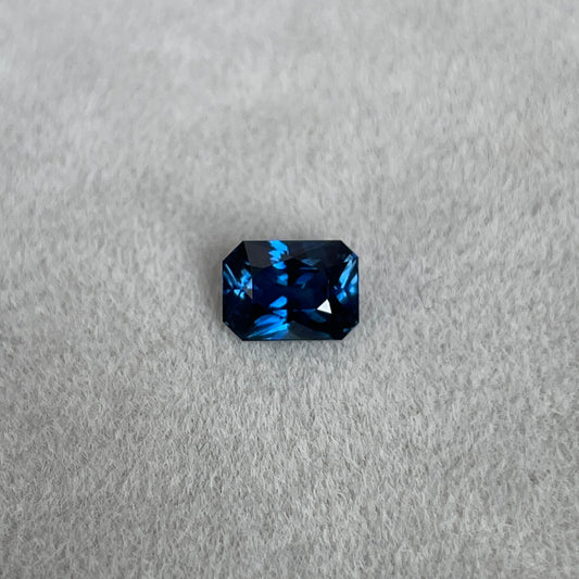 1.23 Carat Natural Sapphire Gemstone from Ceylon in Royal Blue Color