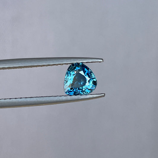 Unmounted Teal sapphire, Ocean Water teal sapphire 1.01 crt teal sapphire. Loose gemstone for ring making