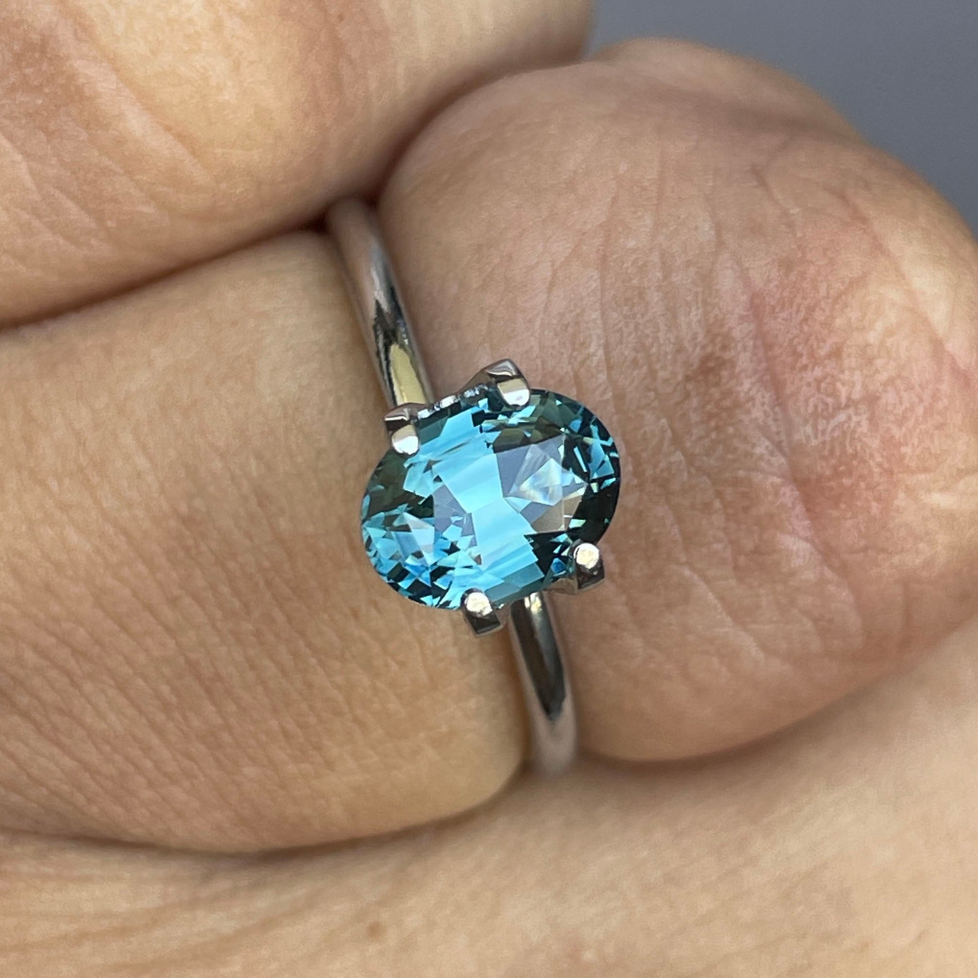 NATURAL BLUE GREEN OVAL SAPPHIRE 1.71