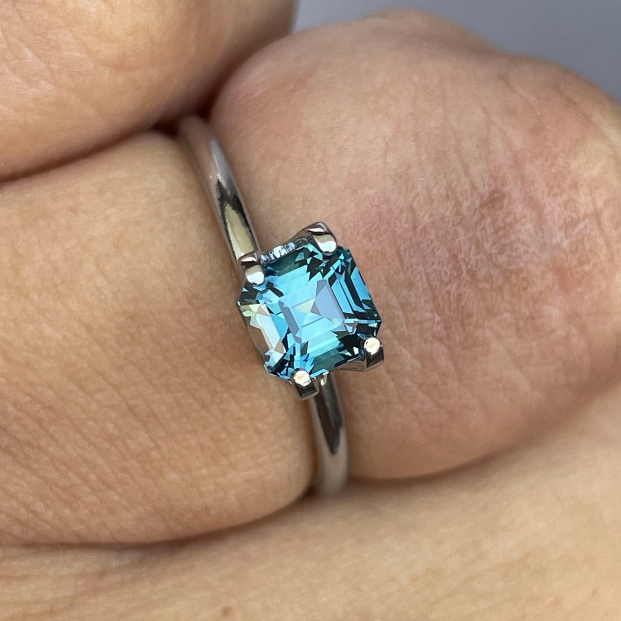 NATURAL BLUE GREEN SAPPHIRE EMERALD 1.29