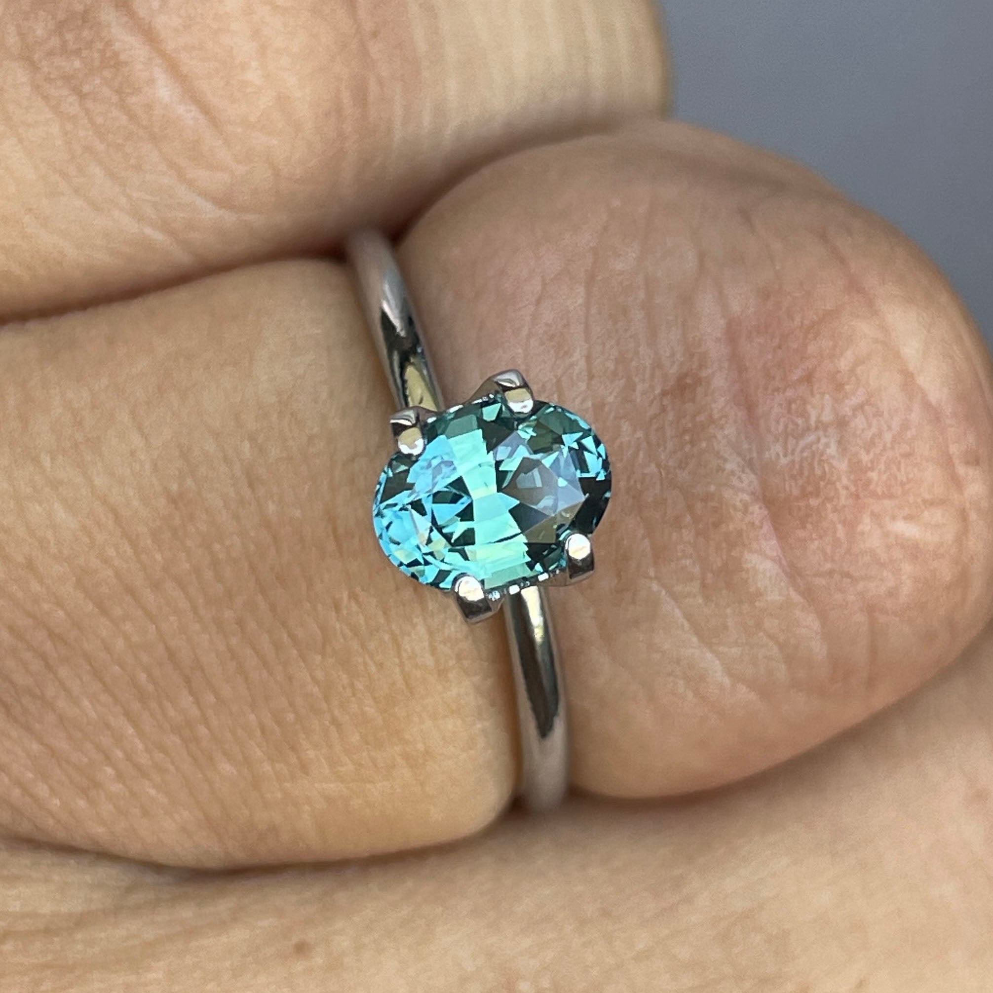 NATURAL BLUE GREEN SAPPHIRE OVAL 1.32