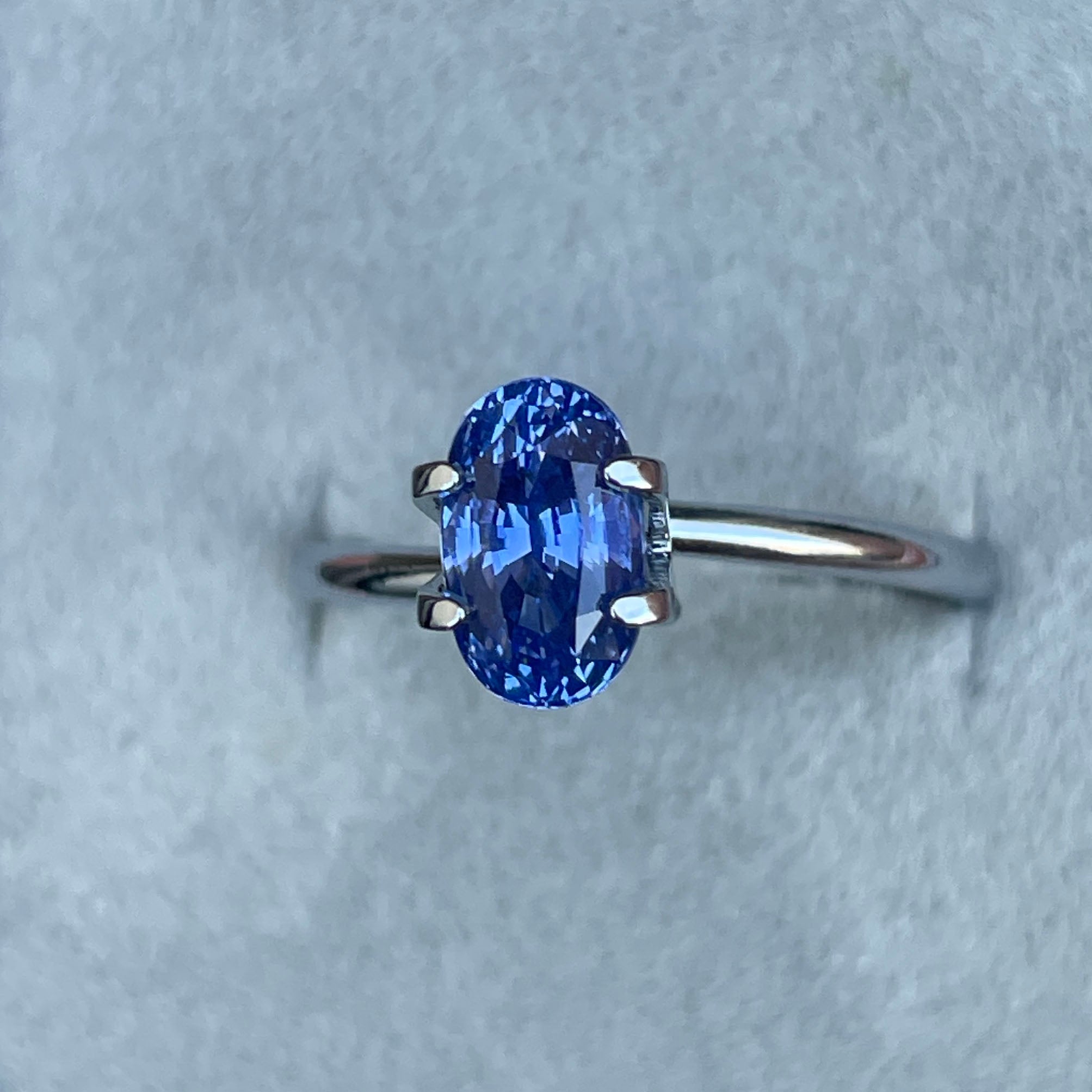 NATURAL BLUE SAPPHIRE OVAL 2.12