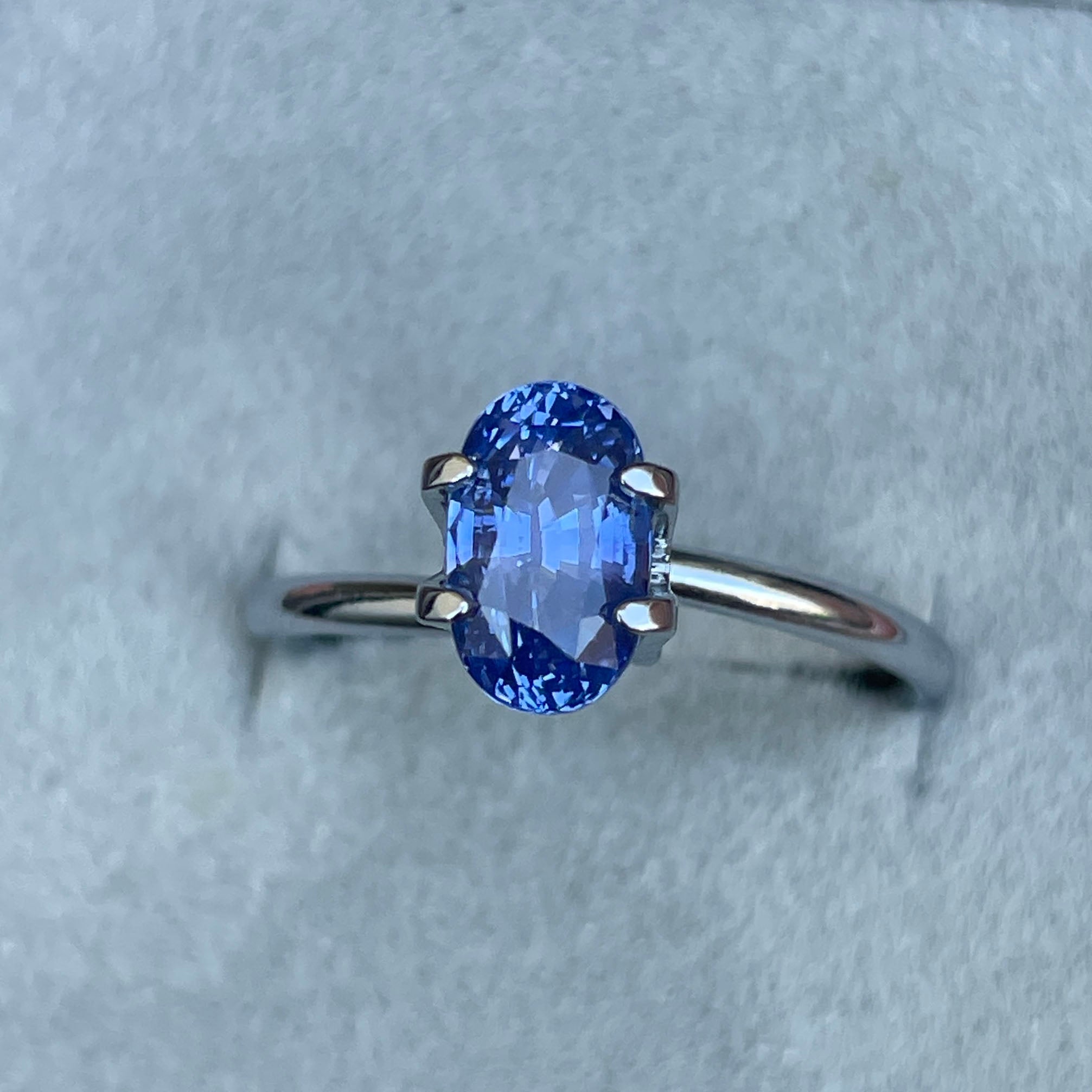 NATURAL BLUE SAPPHIRE OVAL 2.12