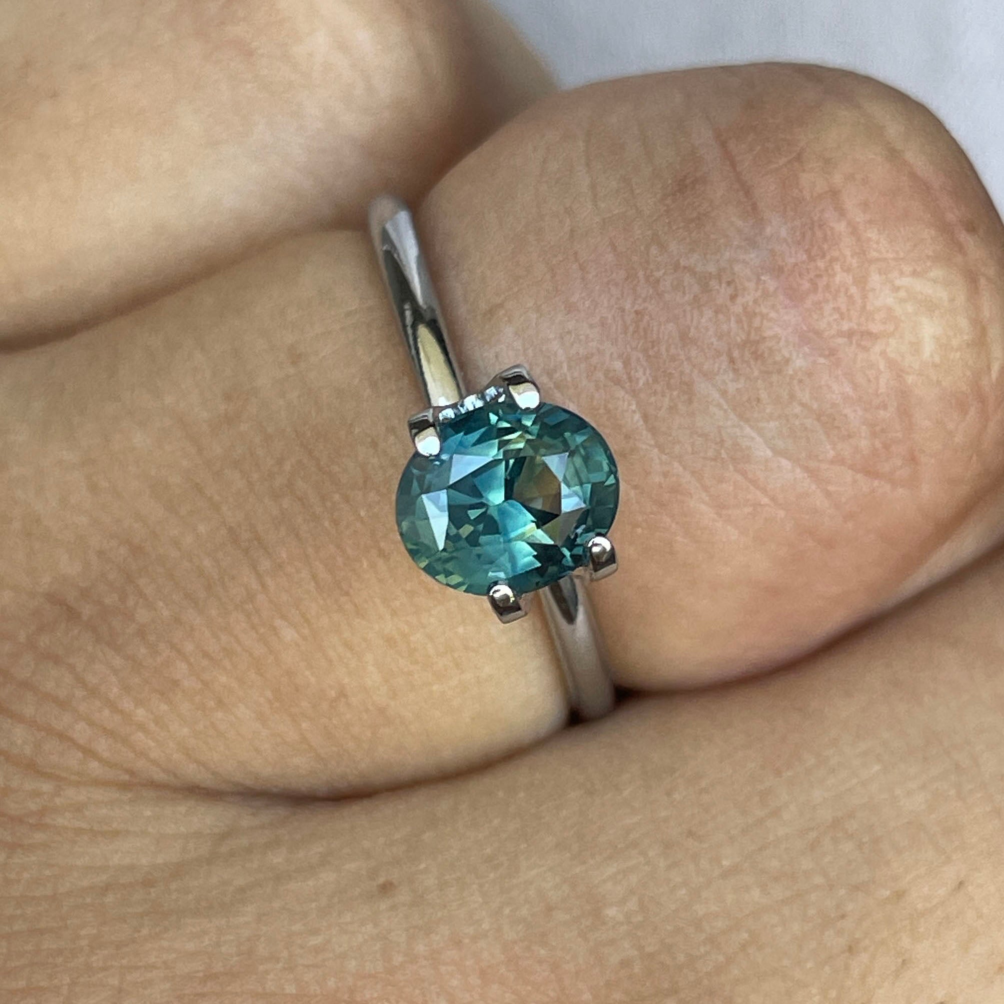 NATURAL GREEN SAPPHIRE OVAL 1.75