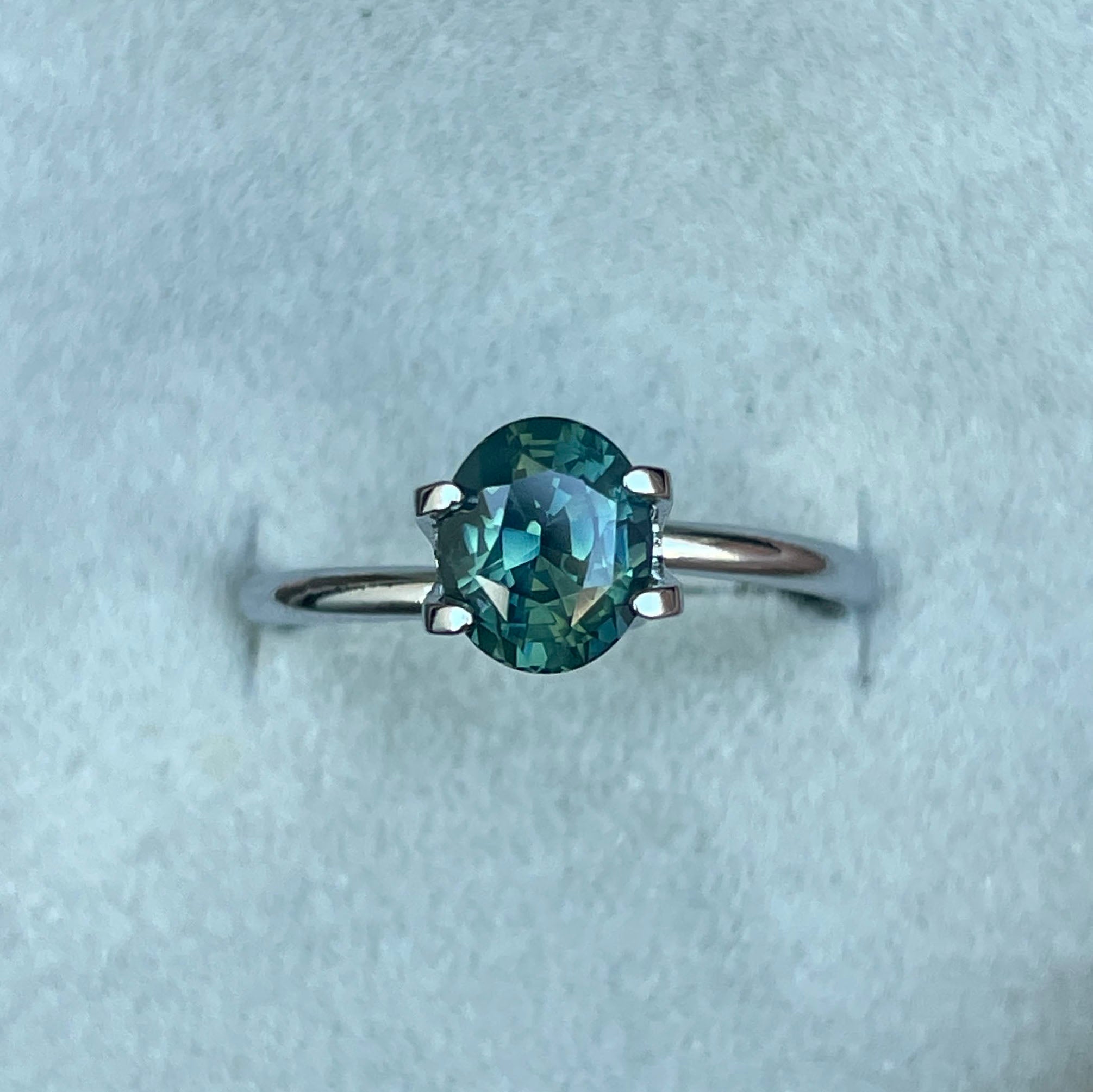 NATURAL GREEN SAPPHIRE OVAL 1.75