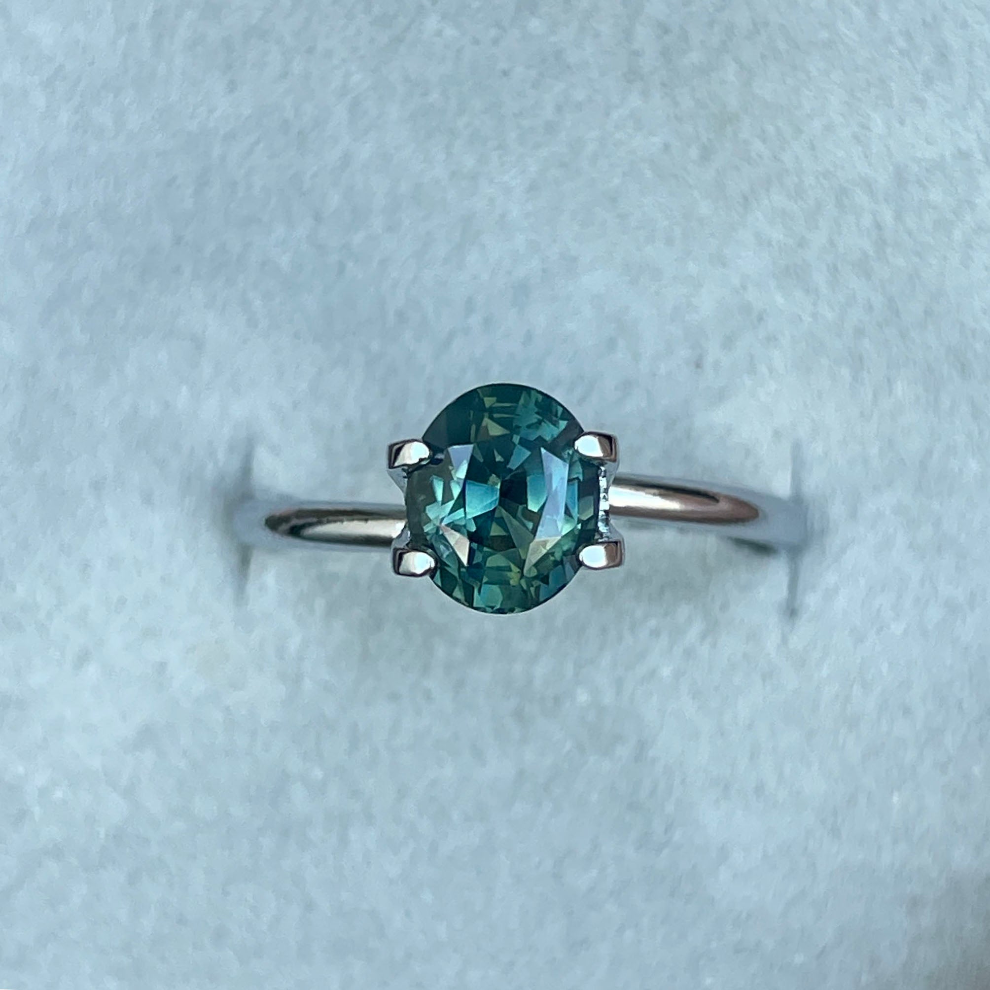 NATURAL GREEN SAPPHIRE OVAL 1.75