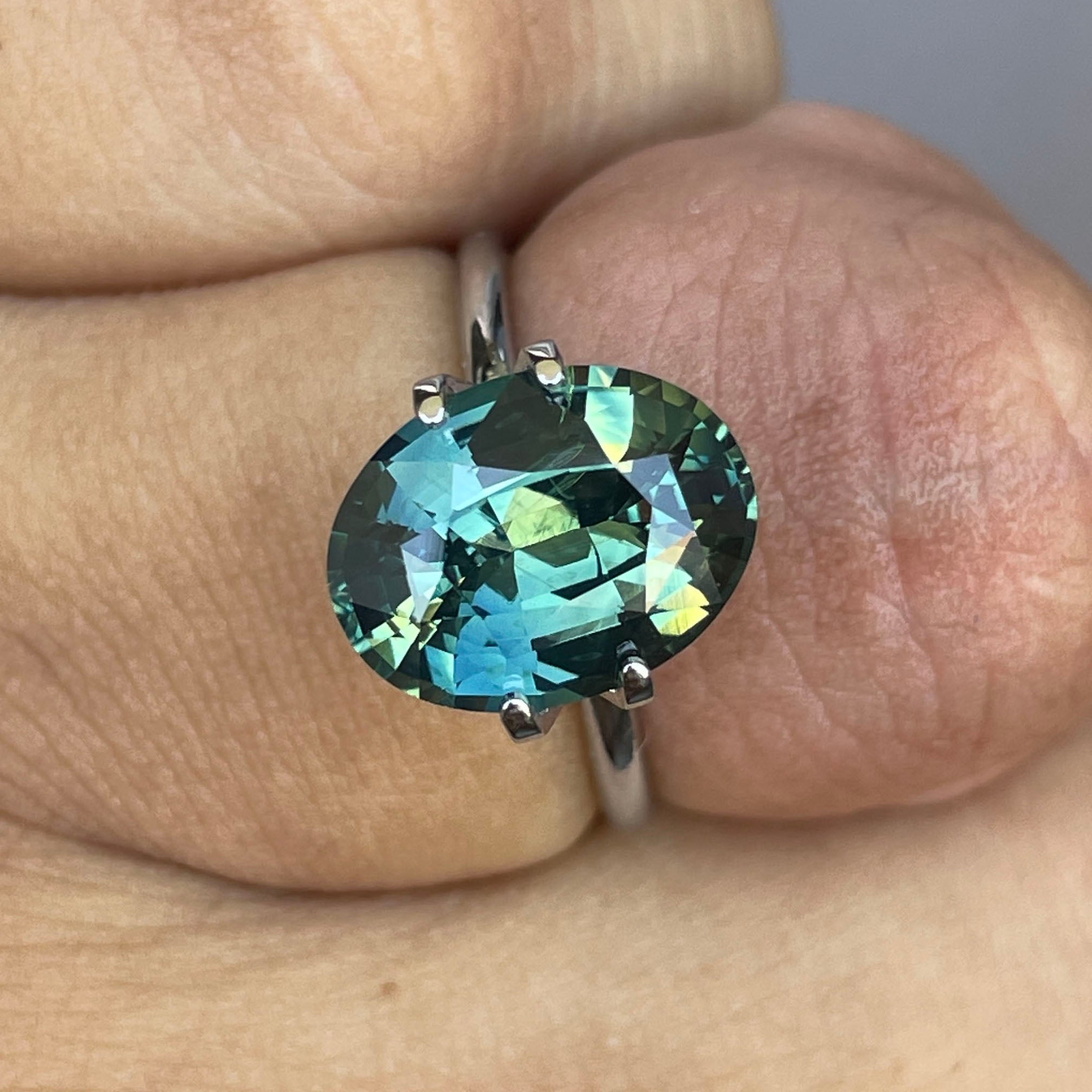 NATURAL PARTI SAPPHIRE TEAL OVAL 5.36