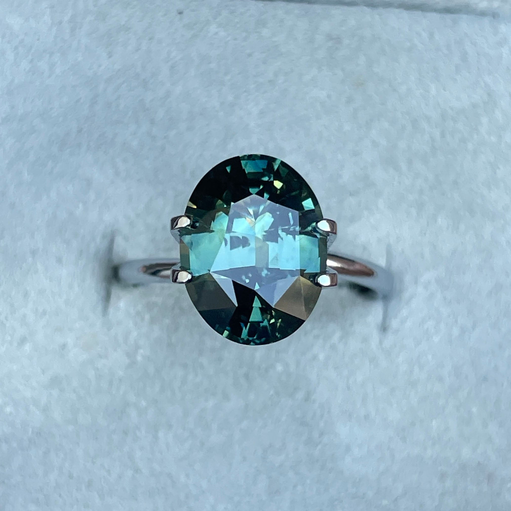 NATURAL PARTI SAPPHIRE TEAL OVAL 5.36