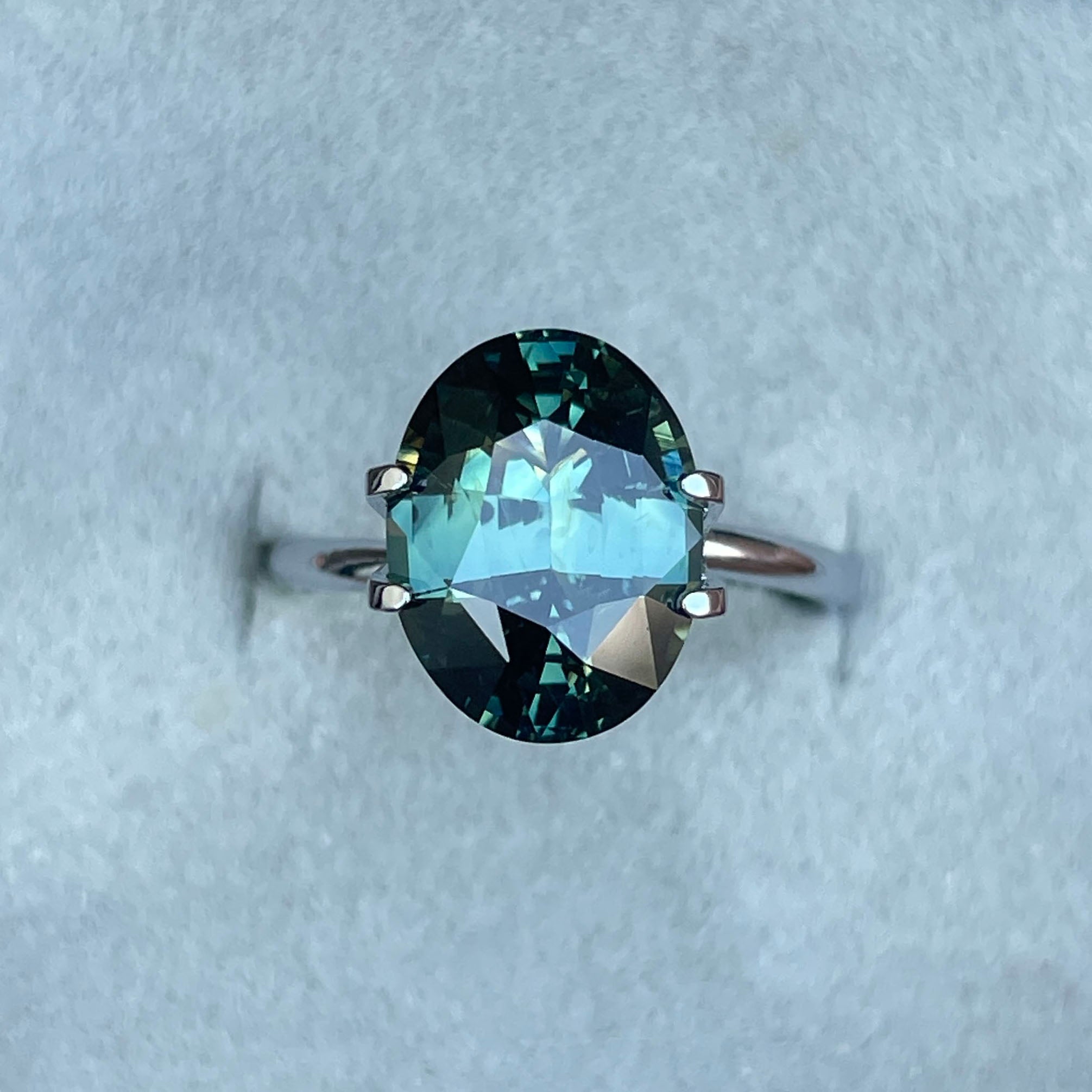NATURAL PARTI SAPPHIRE TEAL OVAL 5.36
