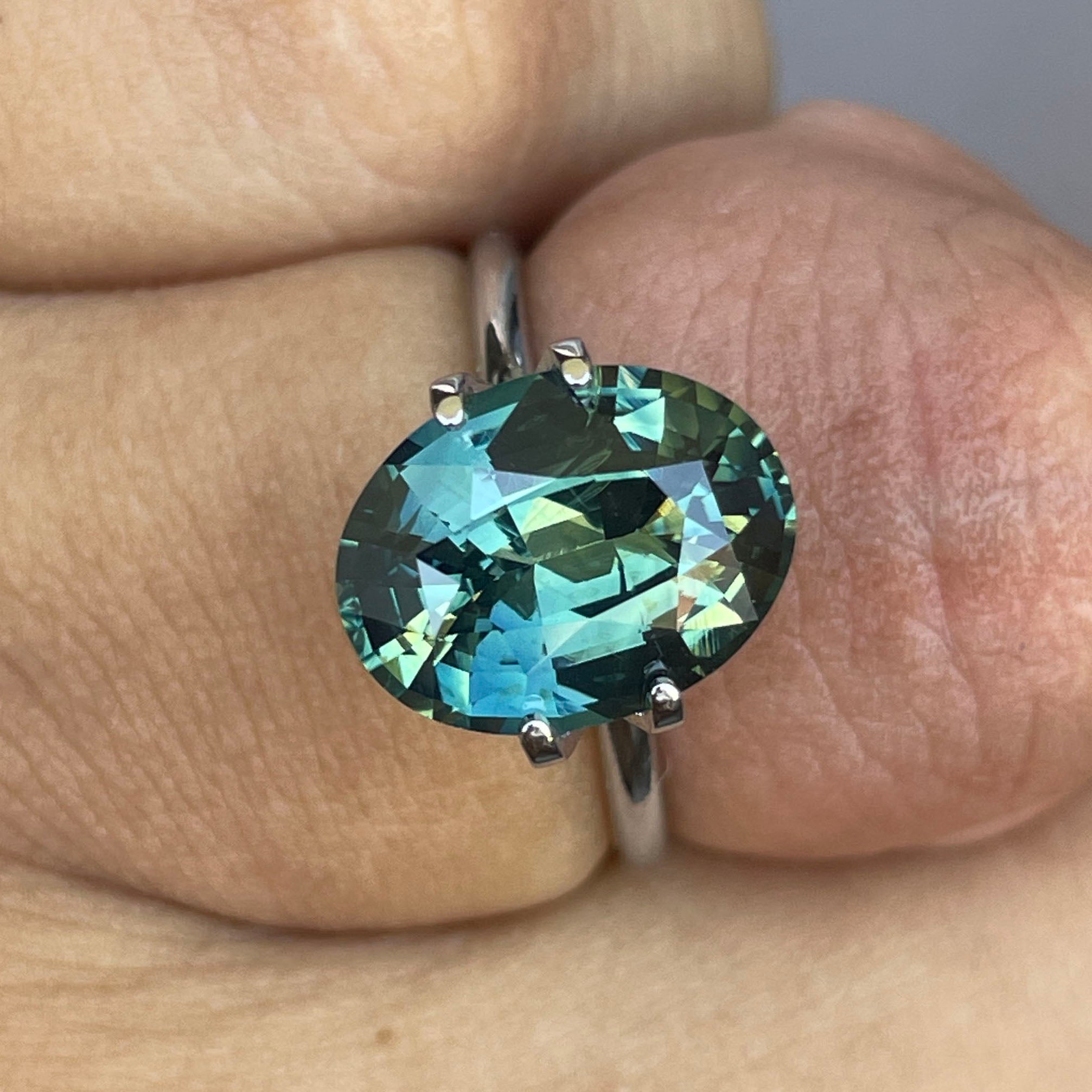 NATURAL PARTI SAPPHIRE TEAL OVAL 5.36