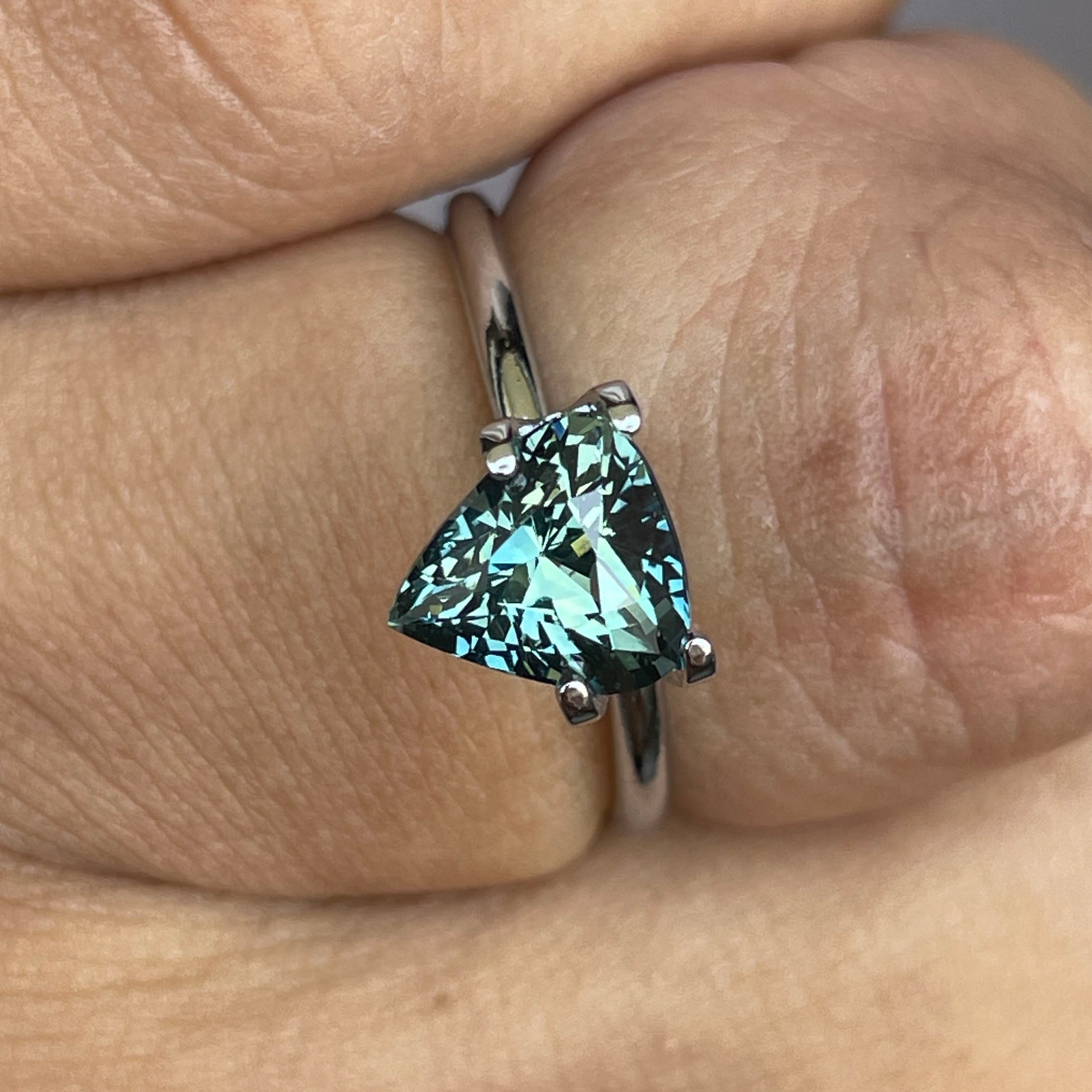 NATURAL PARTI TEAL TRIANGLE SAPPHIRE 2.20