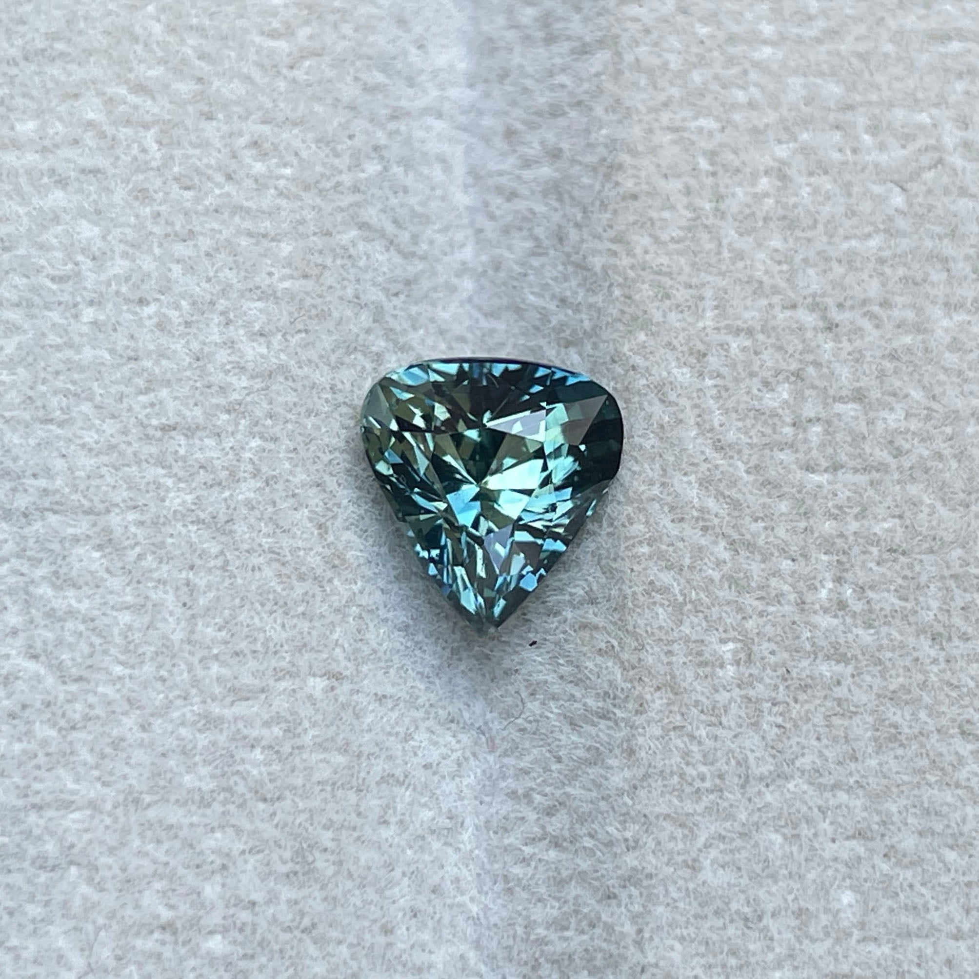 NATURAL PARTI TEAL TRIANGLE SAPPHIRE 2.20