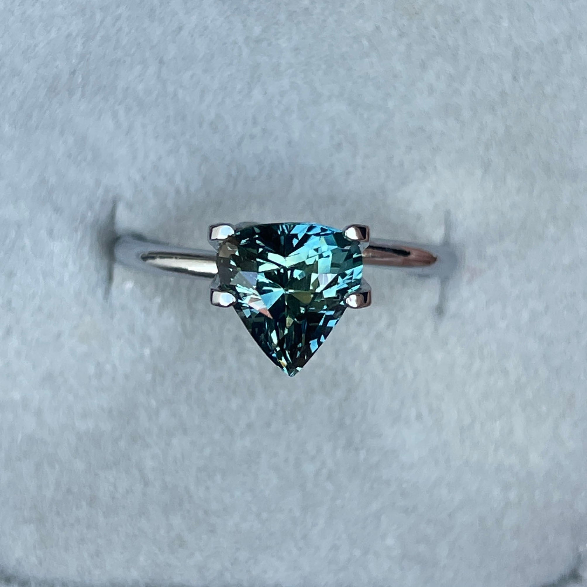 NATURAL PARTI TEAL TRIANGLE SAPPHIRE 2.20