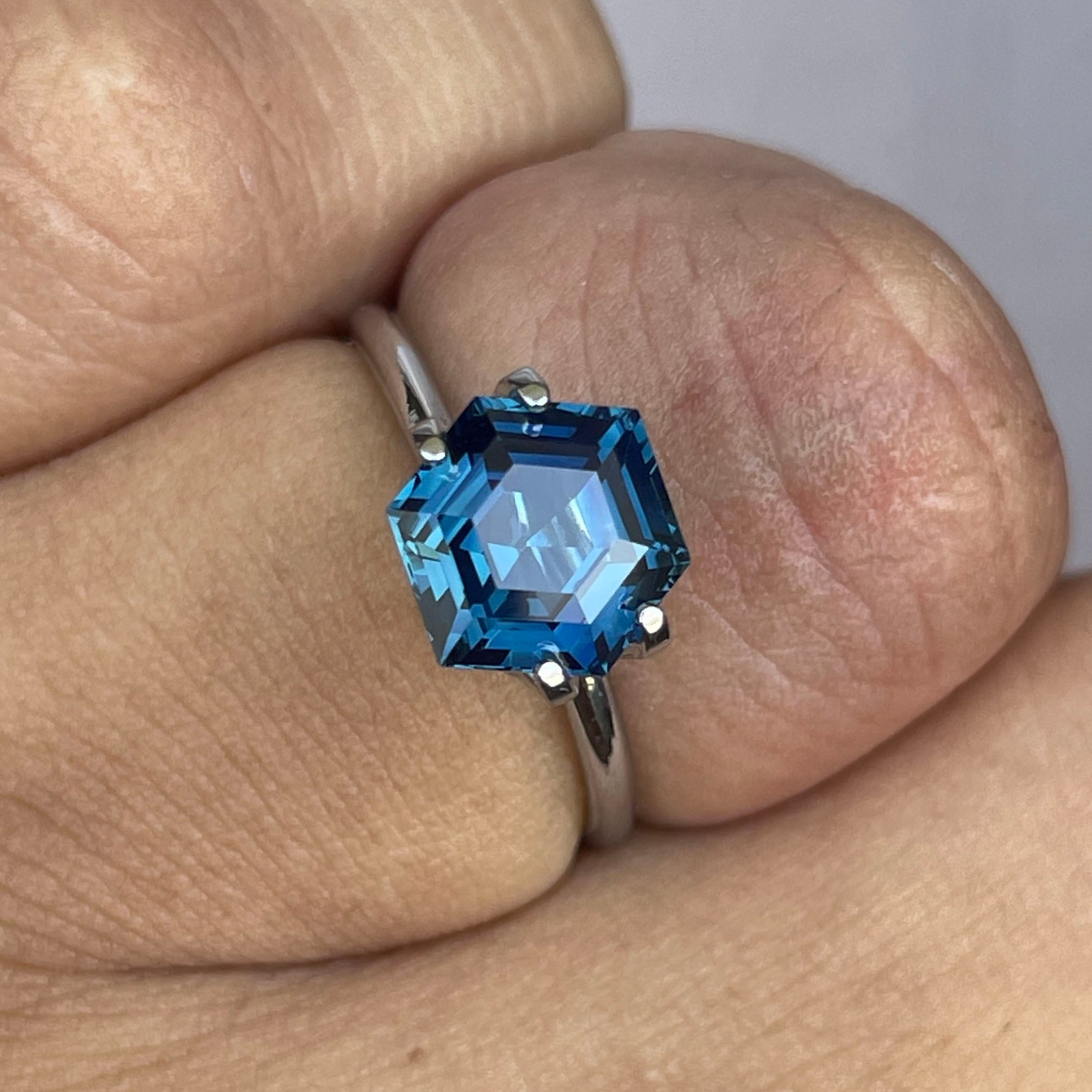 NATURAL TEAL BLUE SAPPHIRE HEXAGON 3.09