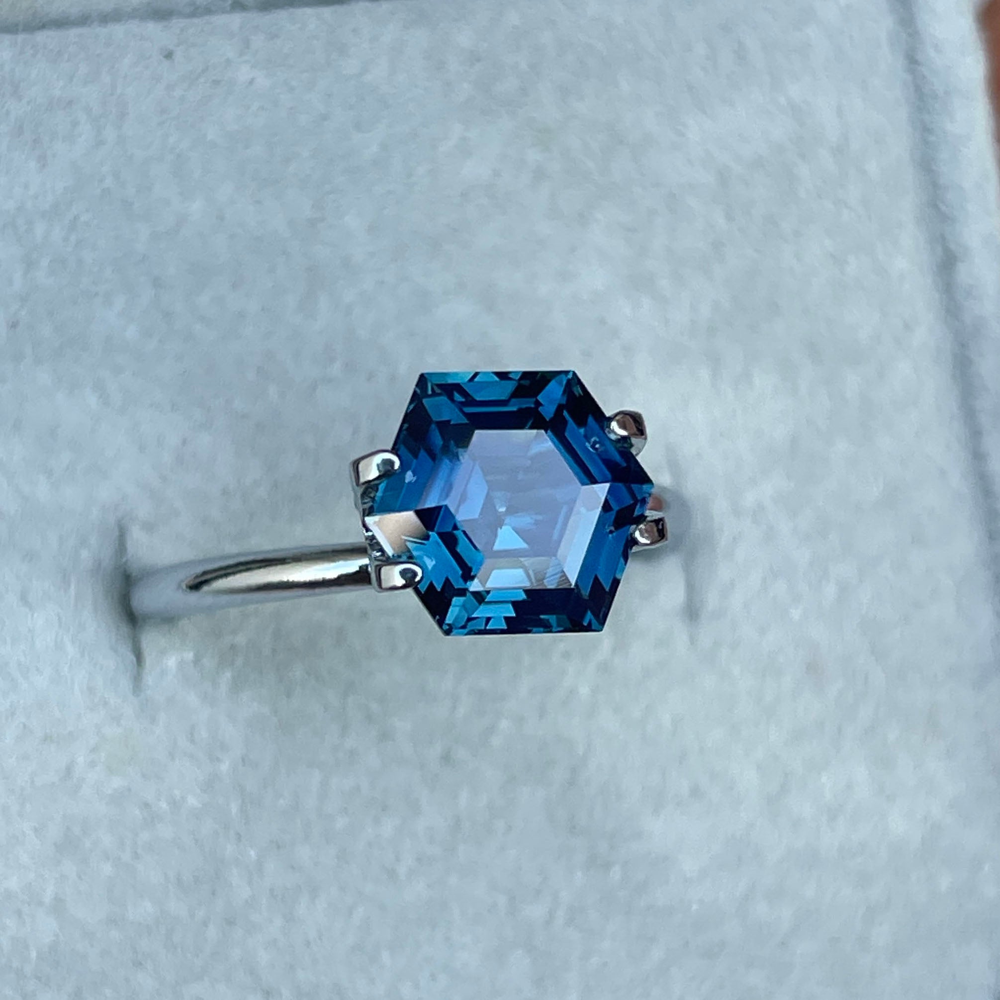 NATURAL TEAL BLUE SAPPHIRE HEXAGON 3.09