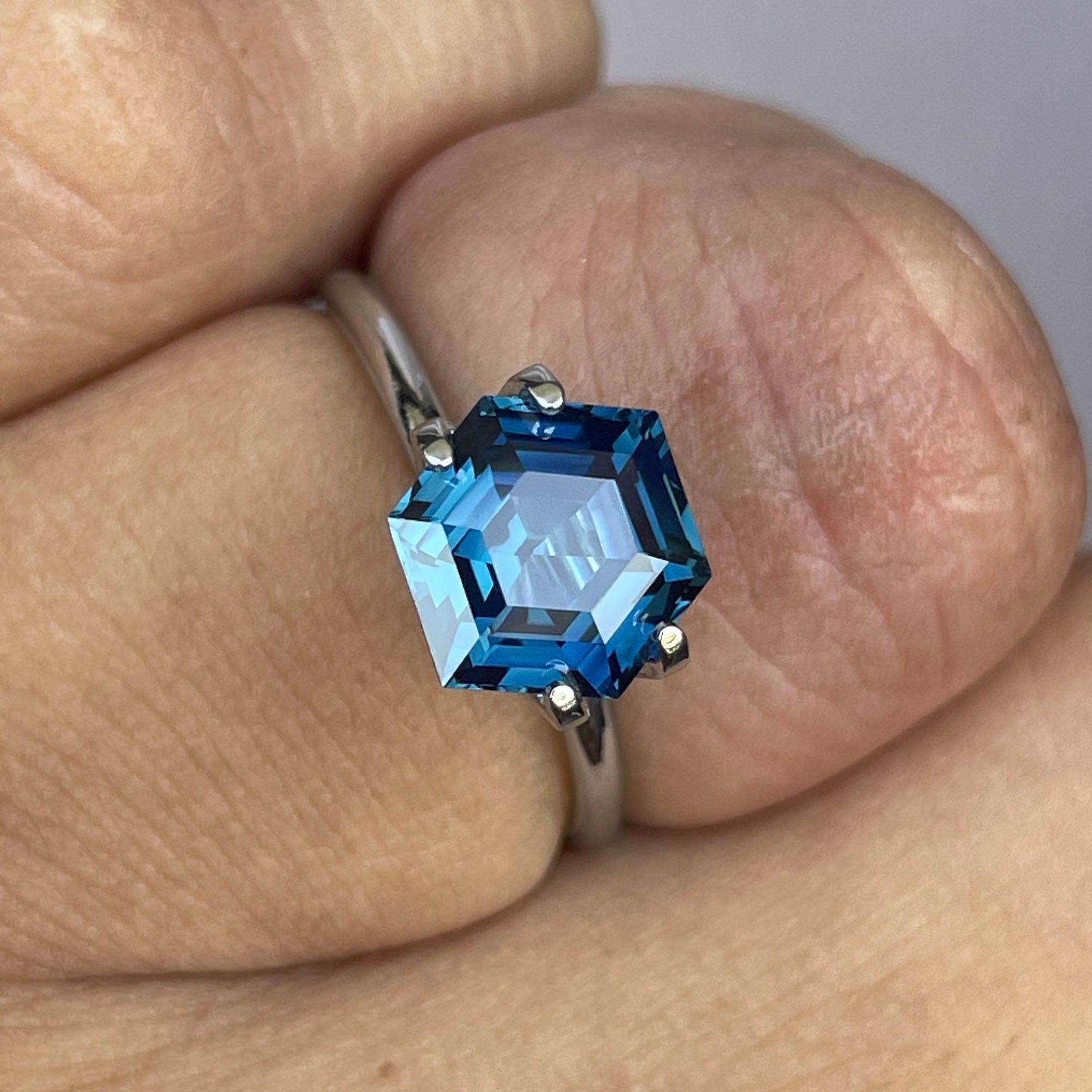 NATURAL TEAL BLUE SAPPHIRE HEXAGON 3.09