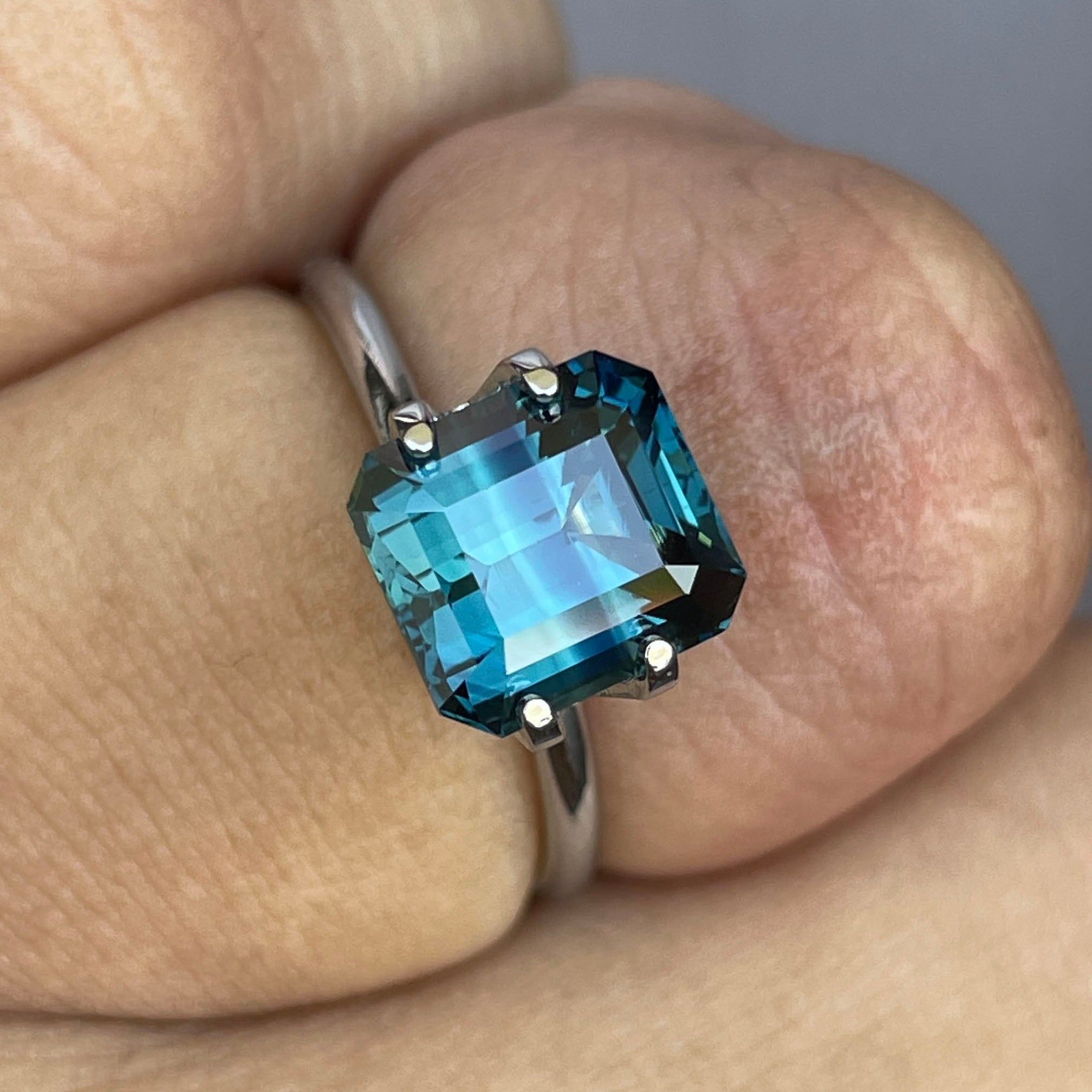 NATURAL TEAL BUE GREEN EMERALD SAPPHIRE 3.94