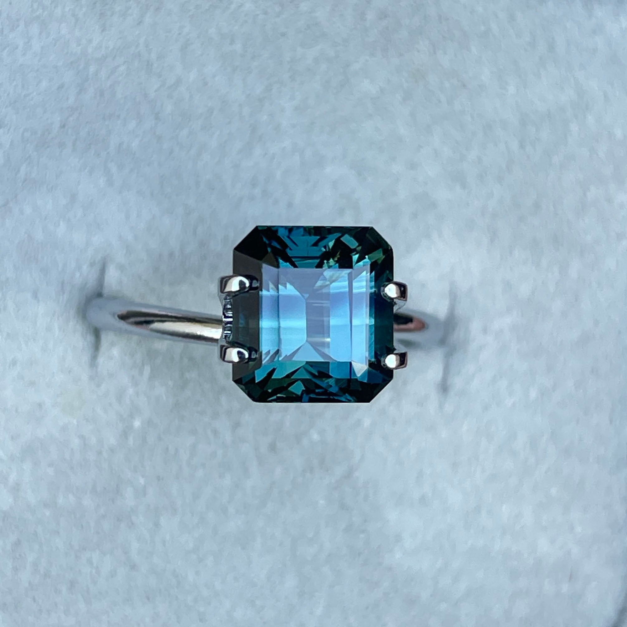 NATURAL TEAL BUE GREEN EMERALD SAPPHIRE 3.94