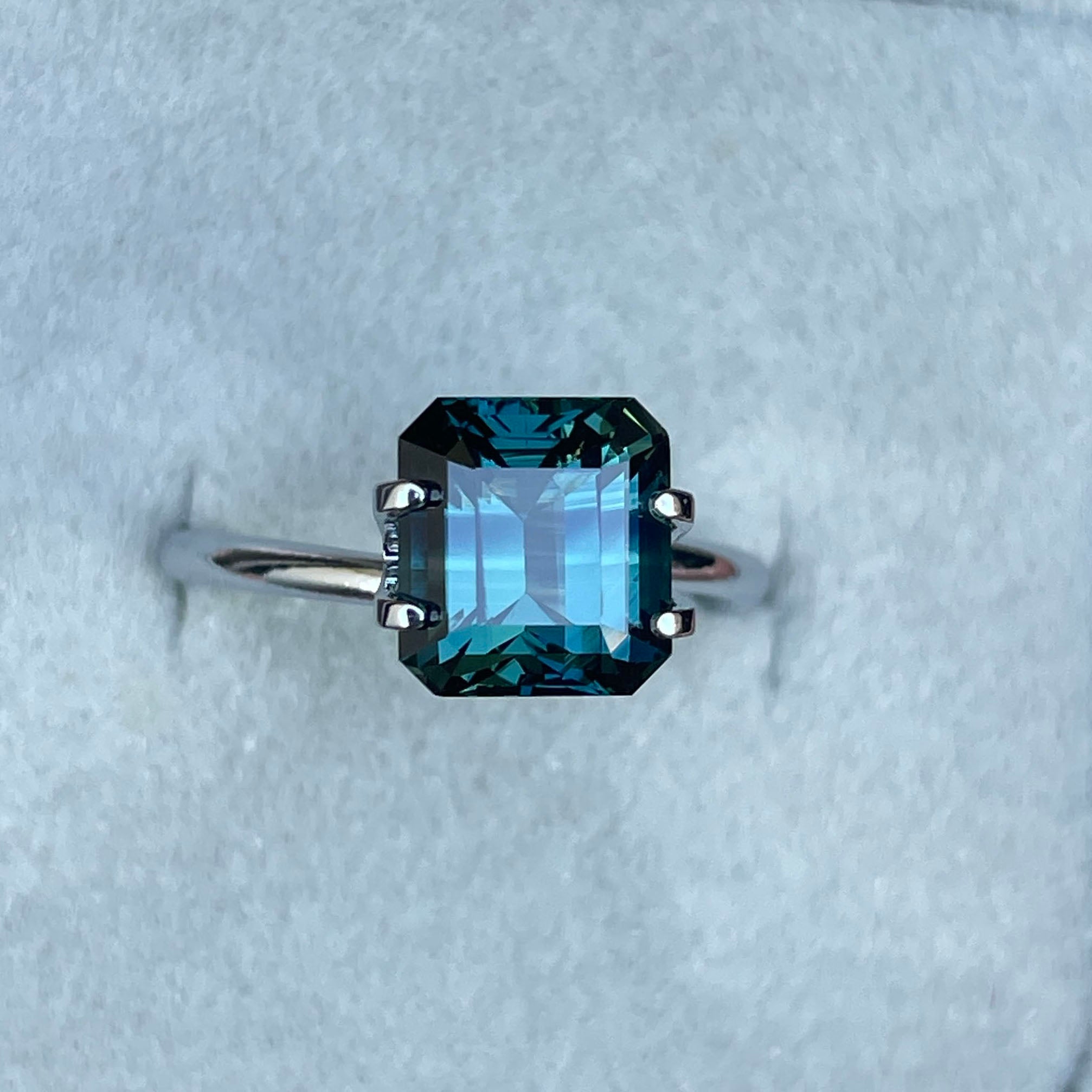 NATURAL TEAL BUE GREEN EMERALD SAPPHIRE 3.94