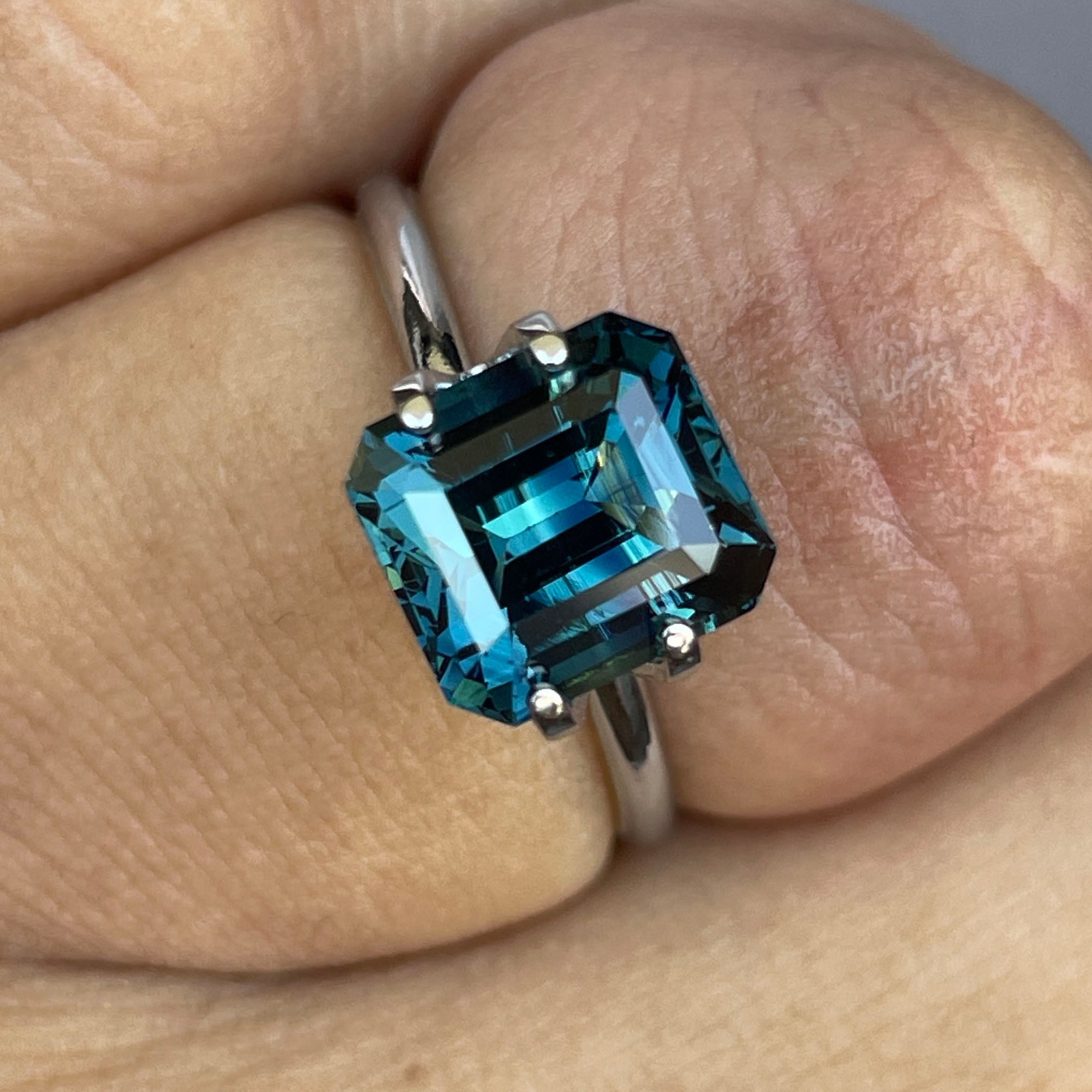 NATURAL TEAL BUE GREEN EMERALD SAPPHIRE 3.94
