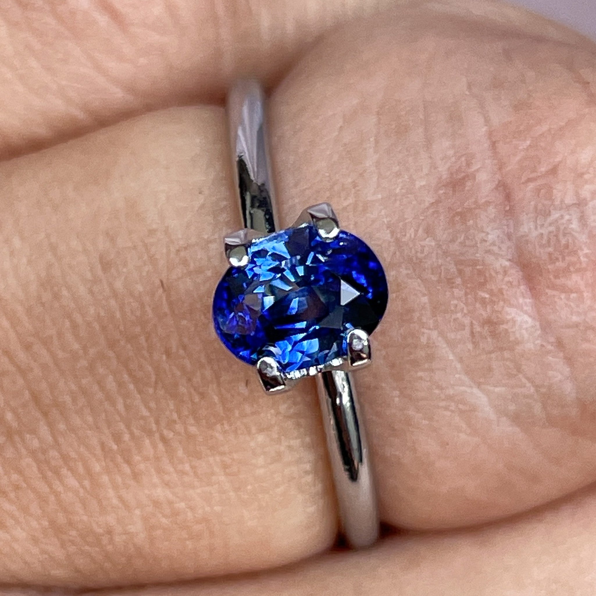 Natural Ceylon Blue Sapphire 1.08 Ct oval cut loose sapphire, heat-treated gemstone for jewelry or engagement rings.