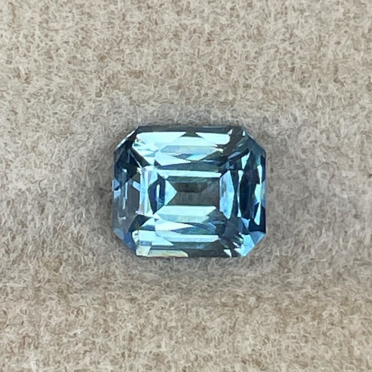 ナチュラルペールブルーサファイア 1.08カラット ティールエメラルドカット ルースジェムストーン 婚約指輪やカスタムジュエリーに最適 NASHGEMS製。