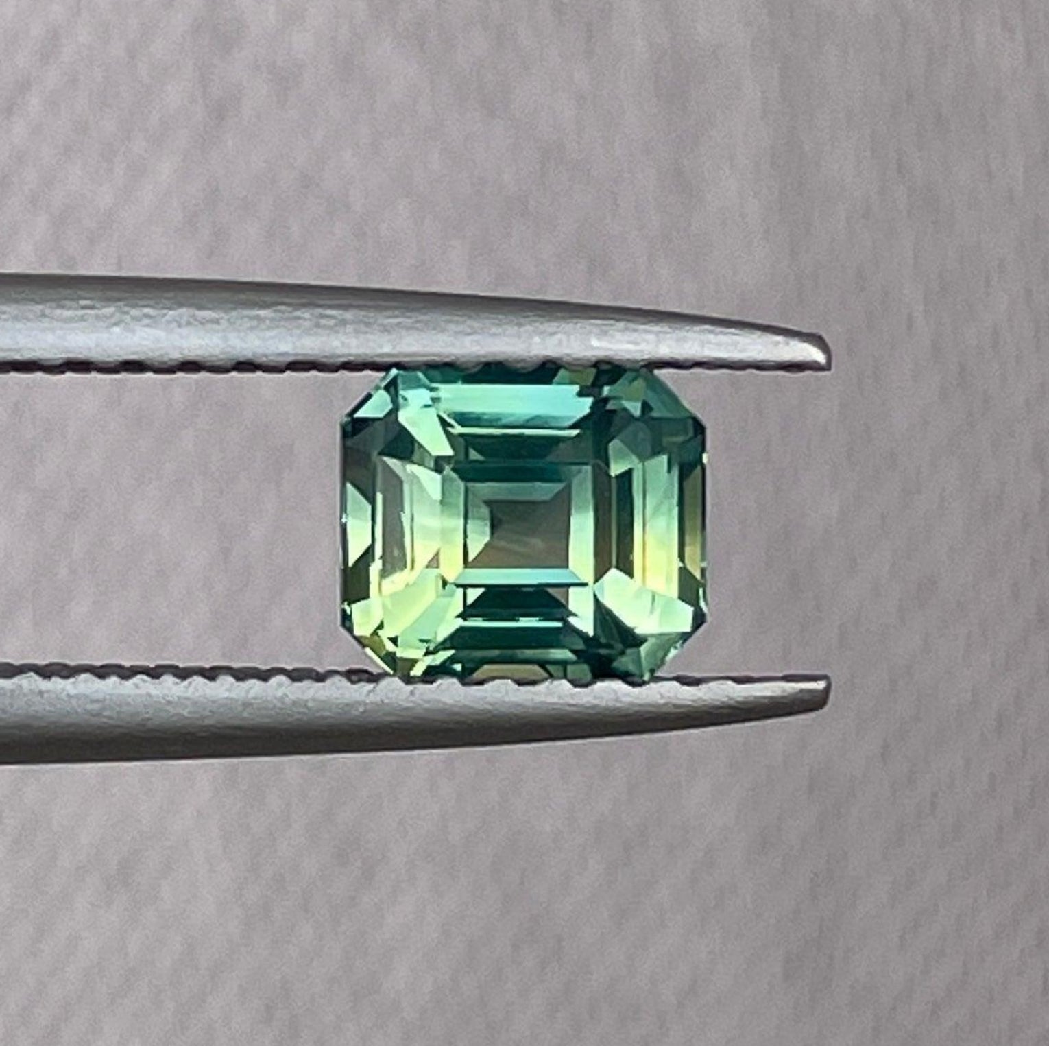 NASHGEMS 出品,1.16 克拉蓝绿色双色调祖母绿切割散装蓝宝石,适合作为九月诞生石。