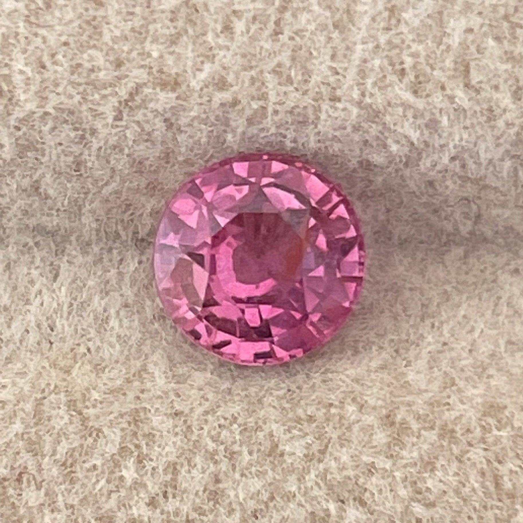 ナチュラルピンクサファイア 0.91カラット ラウンドカット VVS ルースジェムストーン 婚約指輪用、高品質ノーヒートピンクサファイア by NASHGEMS。
