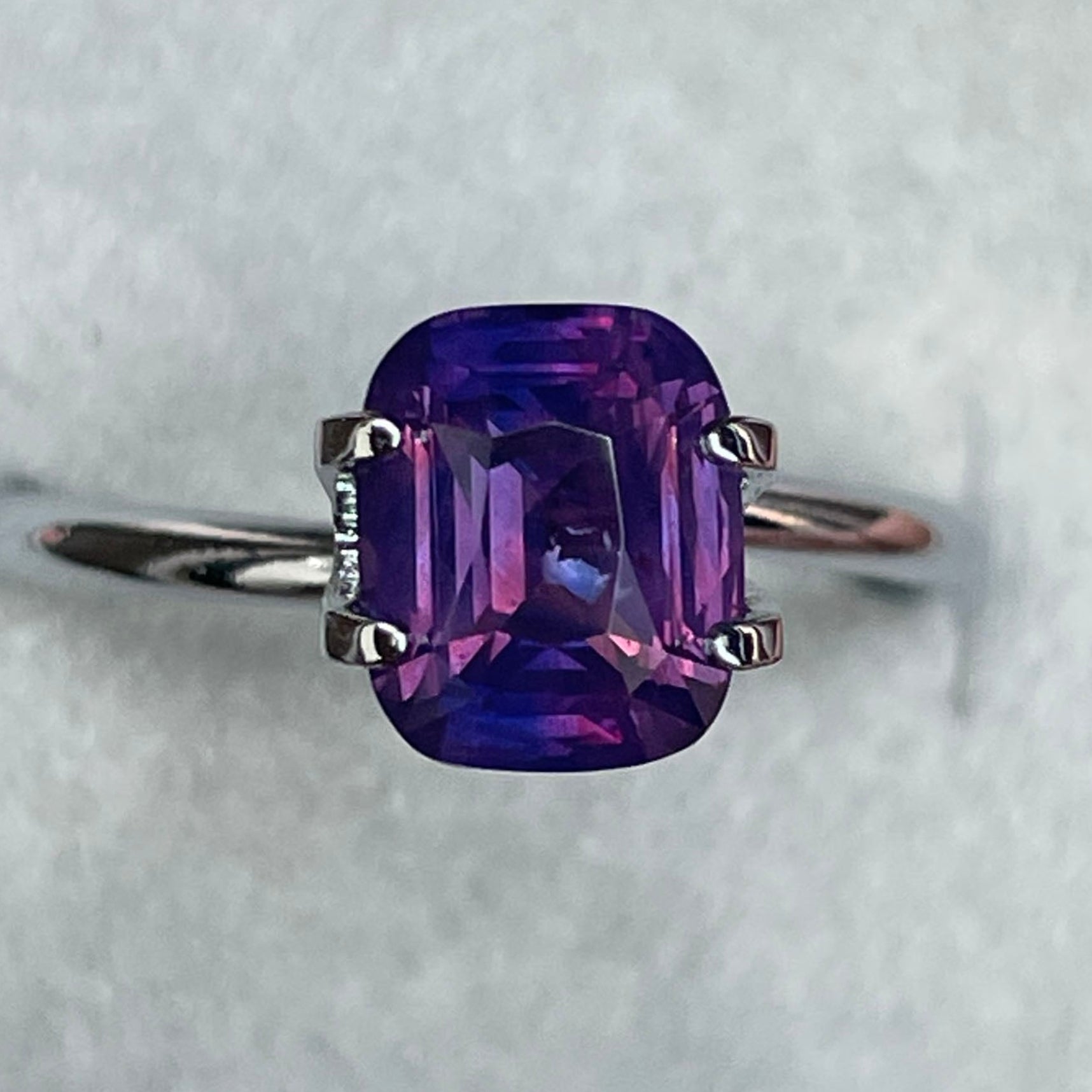 ナチュラルウィンザパープルサファイアジェムストーン、クッションカット2.14ct、無加熱ルースジェム、NASHGEMSによるカスタムリングやペンダント用