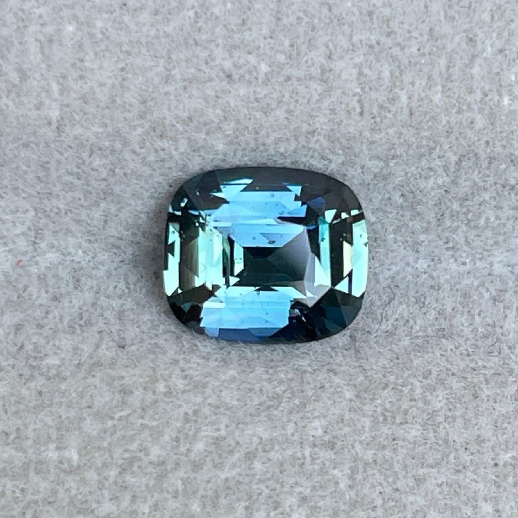 Saphir coussin teal taille coussin 1,42 crt. pierre précieuse détachée de couleur bleu-vert, idéale pour bagues ou pendentifs personnalisés, de NASHGEMS.