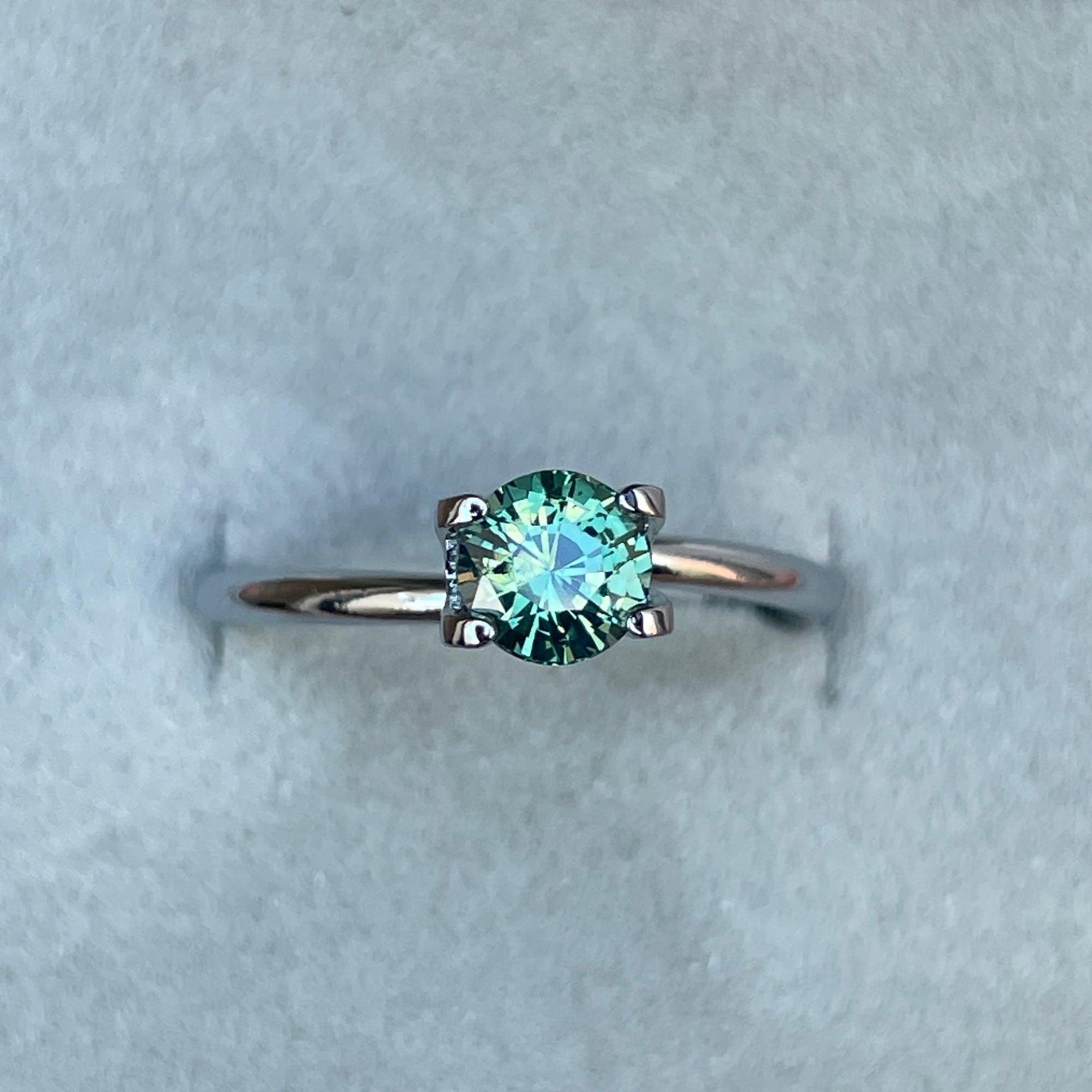 teal blue green parti sapphire round cut gem