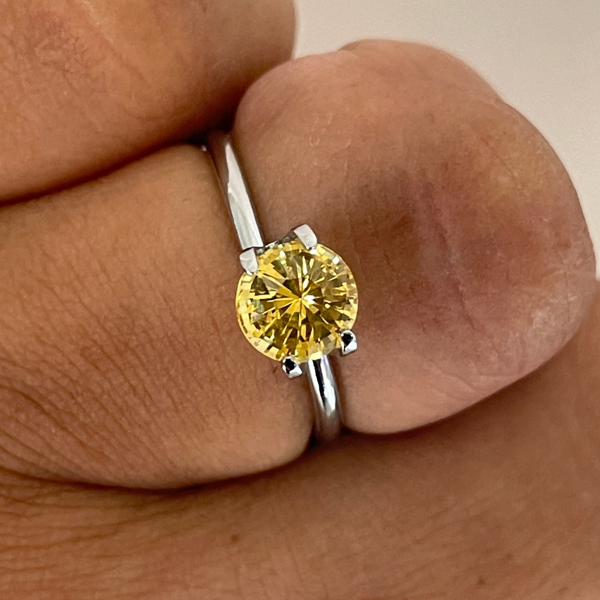 yellow round sapphire 1.58