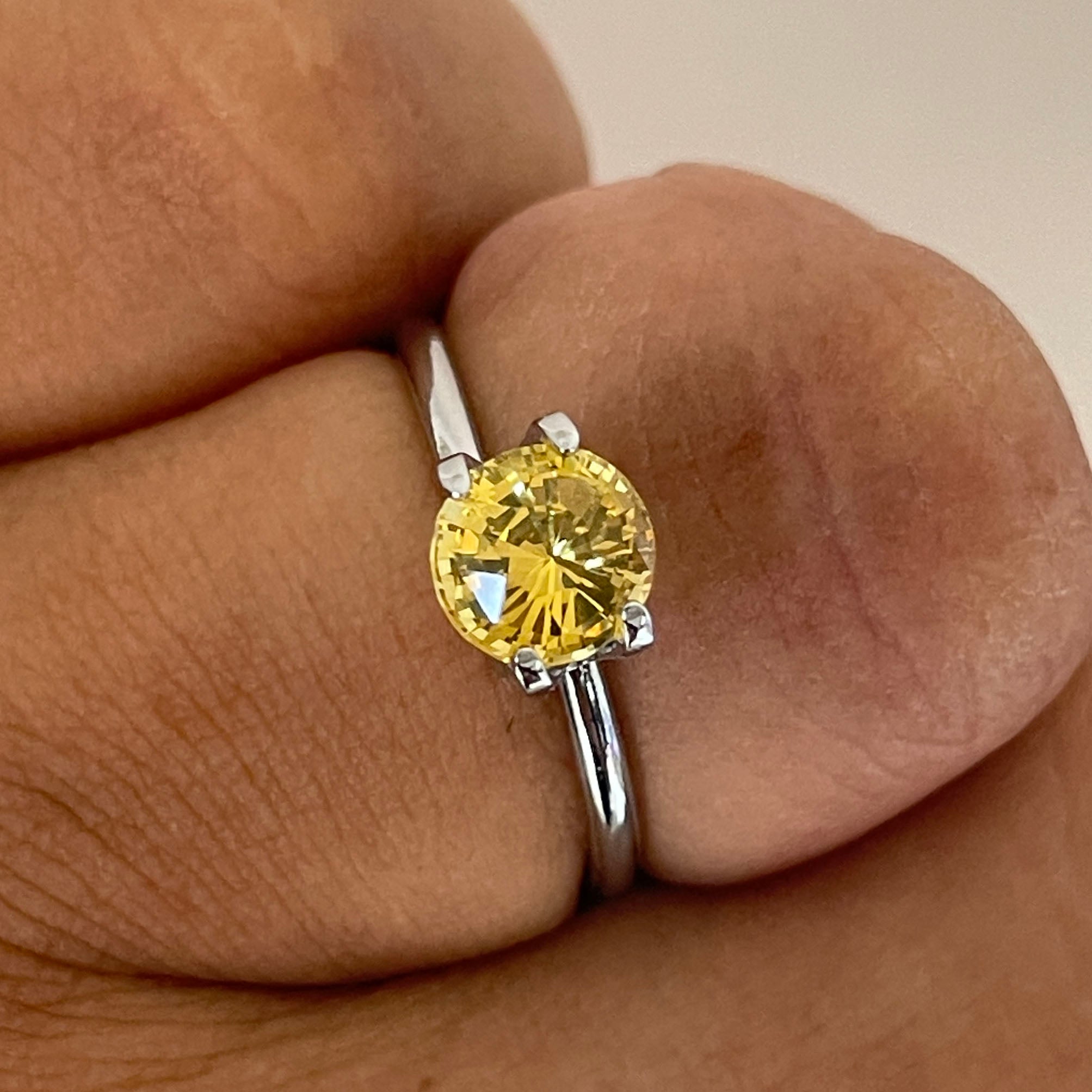 yellow round sapphire 1.58