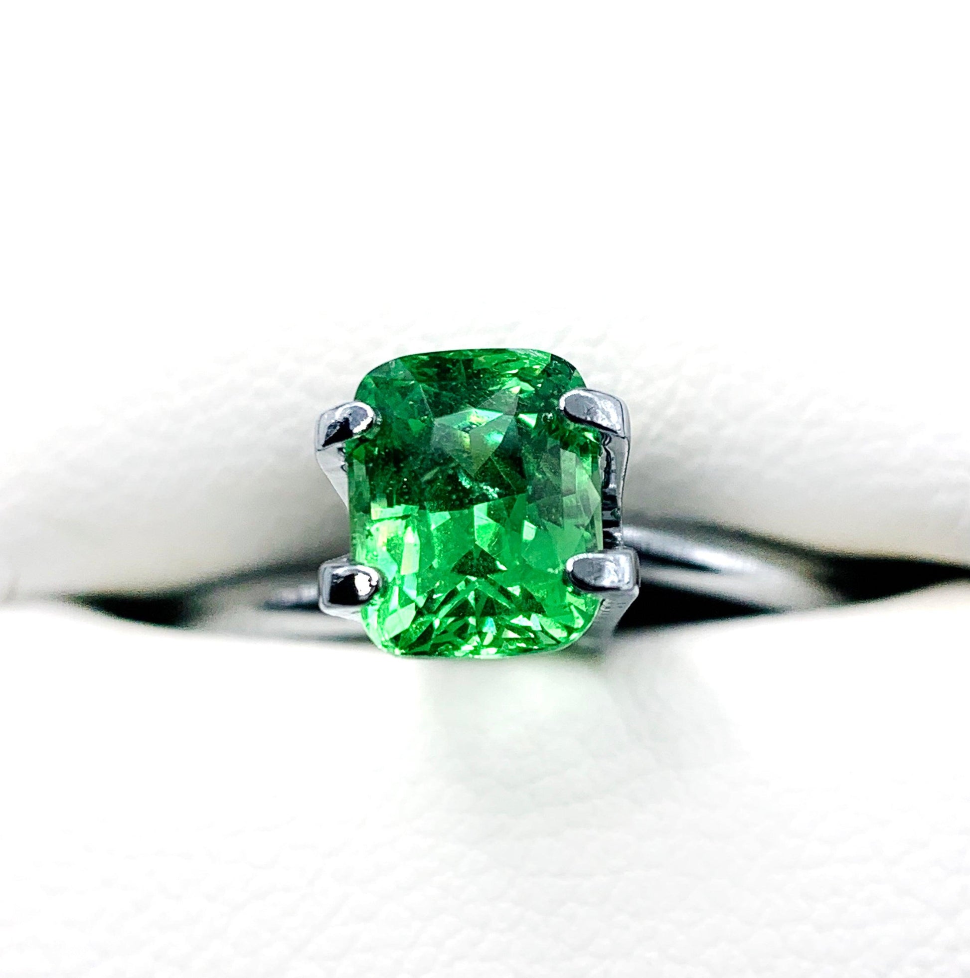 Vivid Green Natural Tsavorire 1.20 crt. for engagement rings, Jewelry, custom jewelry, loose gemstone