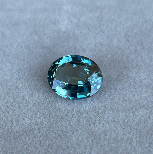 This 3.01 carat Teal Mermaid Sapphire/ Teal Sapphire/ Green sapphire/ bi colour Sapphire/ parti sapphire/ Engagement Ring/ Montana sapphire/ Australian sapphire/ Mermaid sapphire