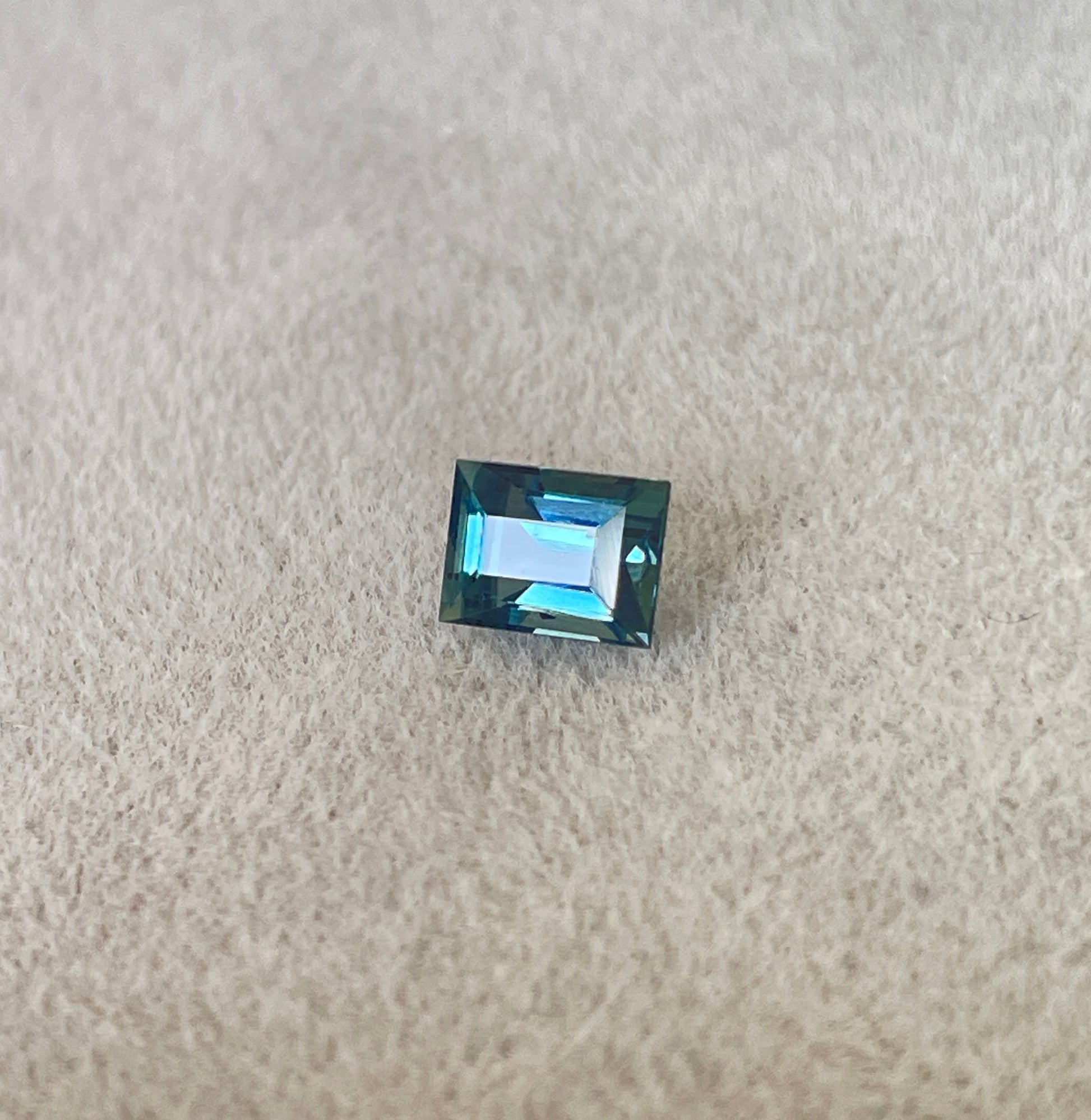 This 0.79 crt Teal Sapphire/ Green sapphire/ bi colour Sapphire/ parti sapphire/ Engagement Ring/ Montana sapphire/ Australian sapphire